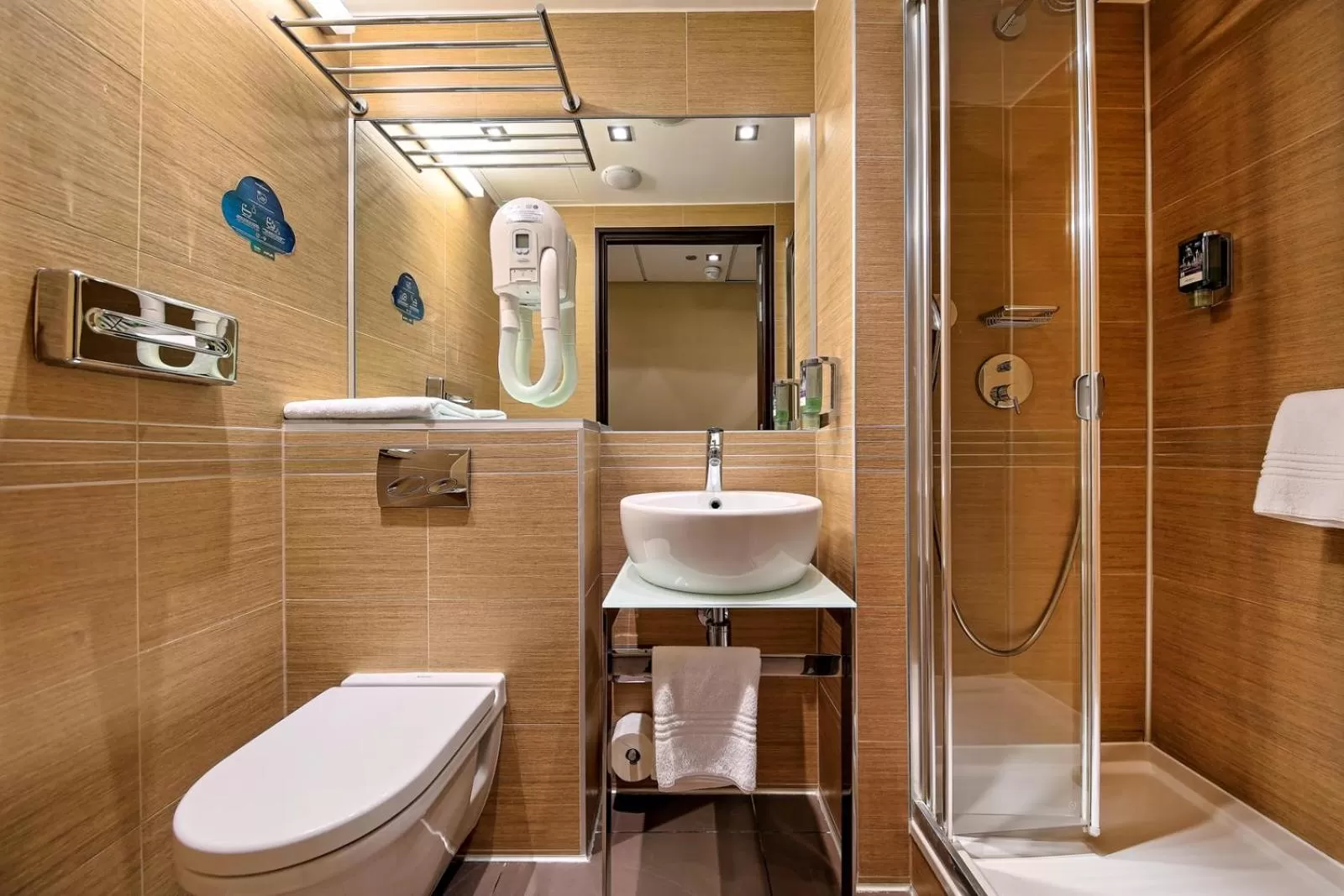 Shower in Mercure Gdańsk Stare Miasto