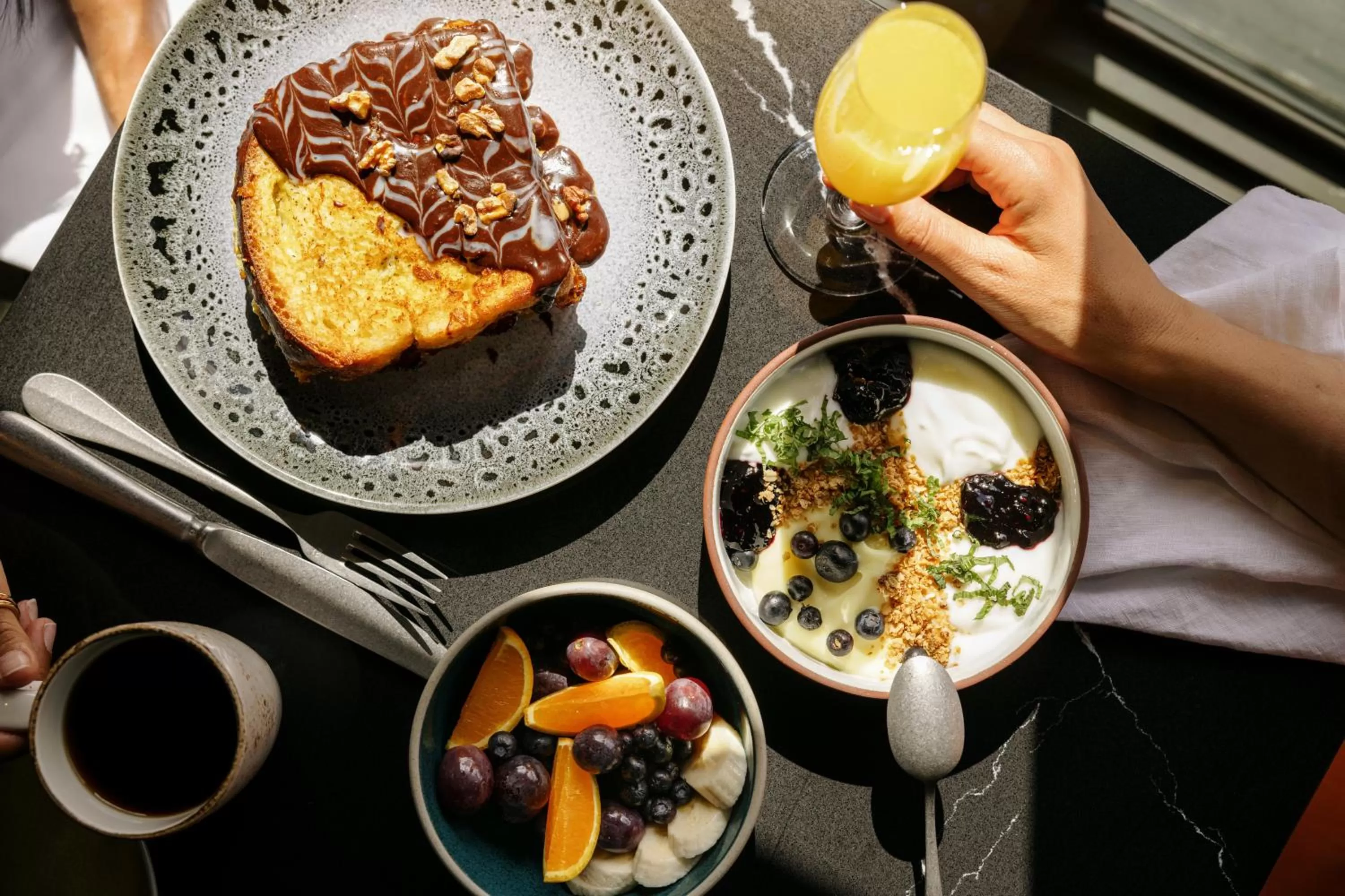 Restaurant/places to eat in Mount Royal Hotel