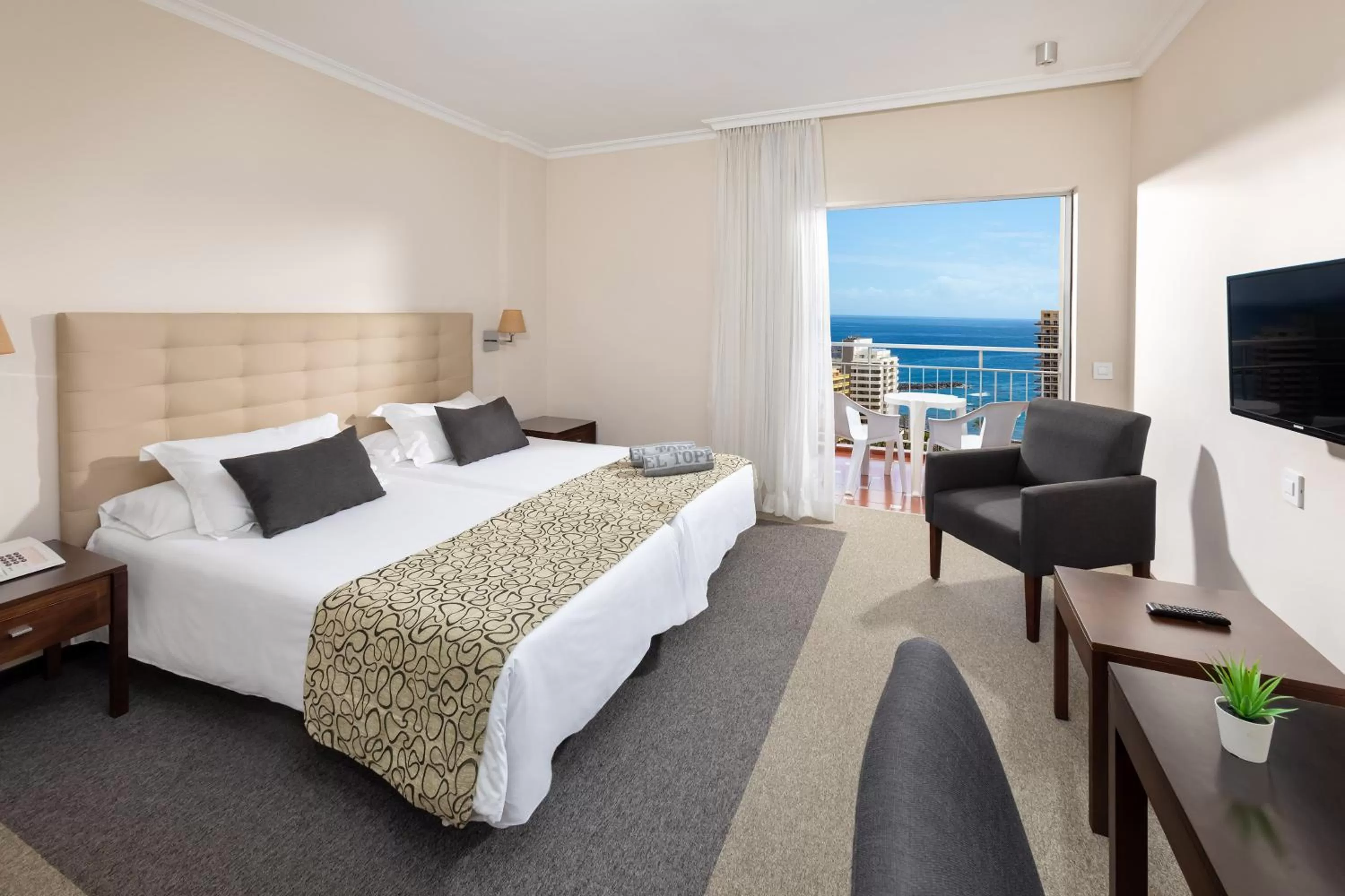 Photo of the whole room, Bed in Hotel Atlantic El Tope