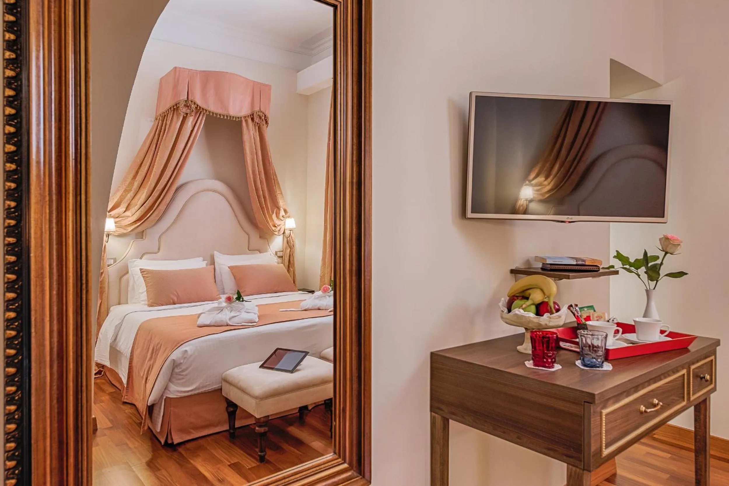 TV and multimedia in Sperveri Boutique Hotel