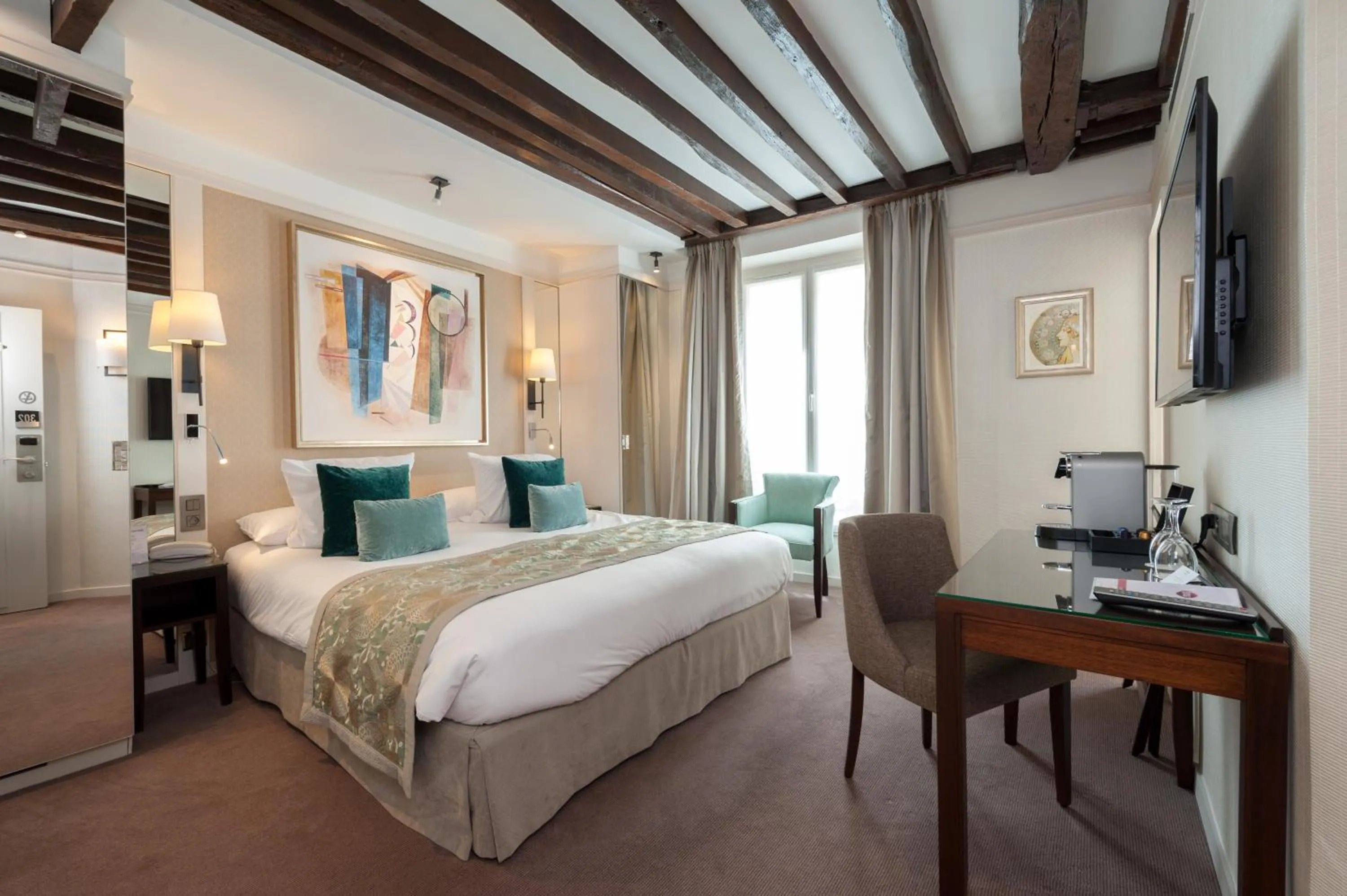 Photo of the whole room, Bed in Best Western Plus Hotel Sydney Opera