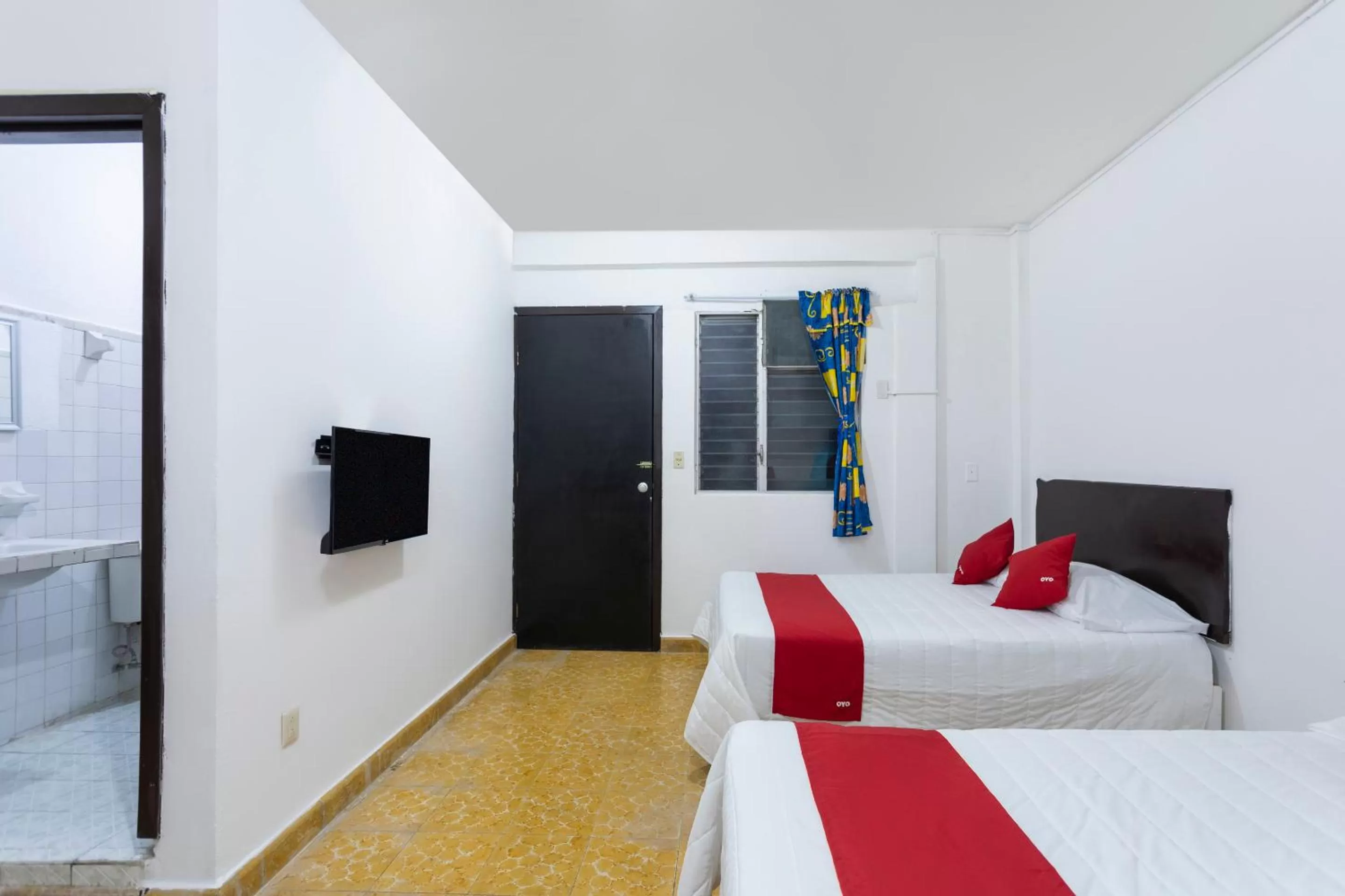 Bedroom, Bed in OYO Hotel Cristal,Museum of Mayan culture,Chetumal