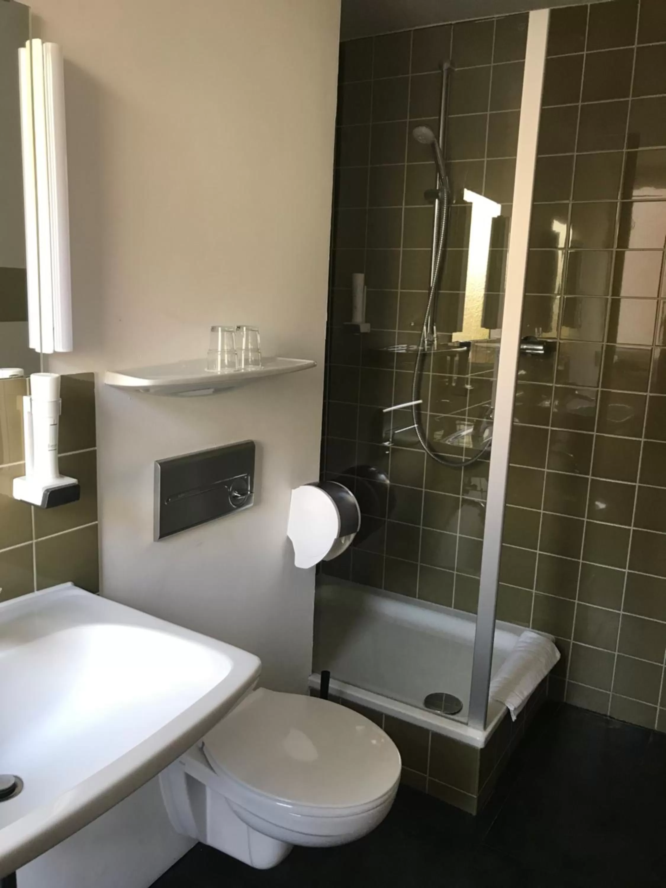 Bathroom in Behringers City Hotel Nürnberg