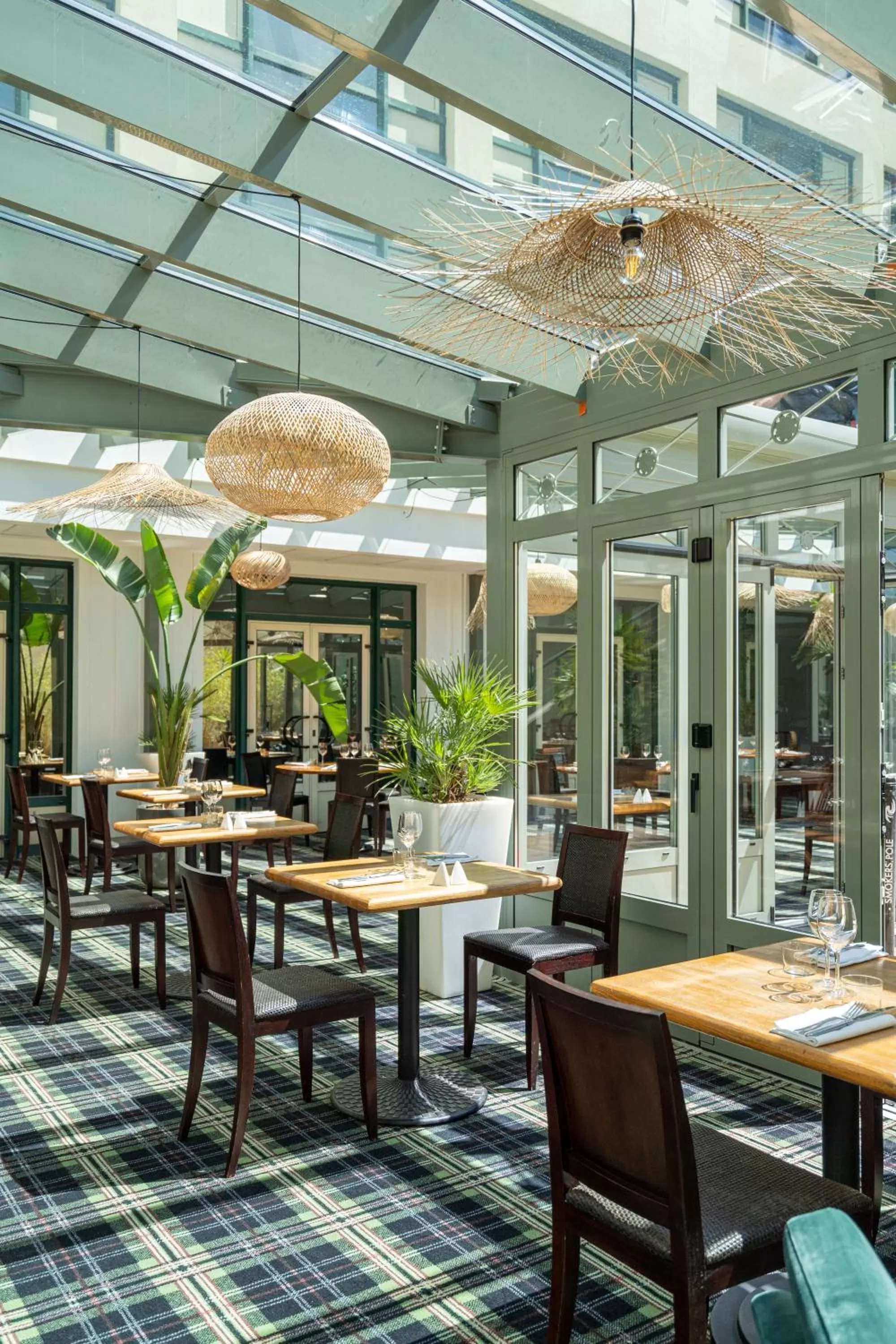 Patio in Mercure Bordeaux Chateau Chartrons