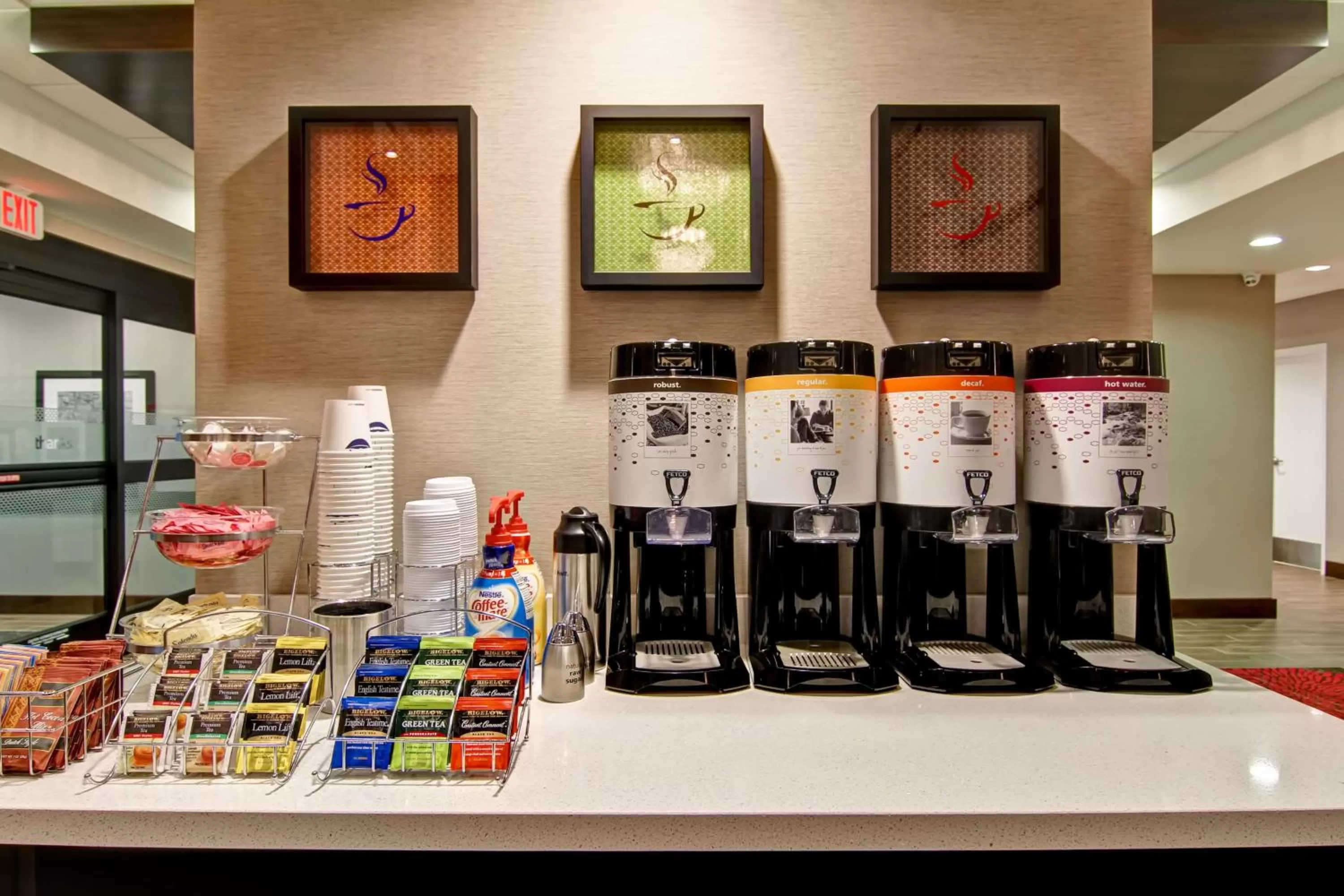 Breakfast in Hampton Inn & Suites Detroit/Troy