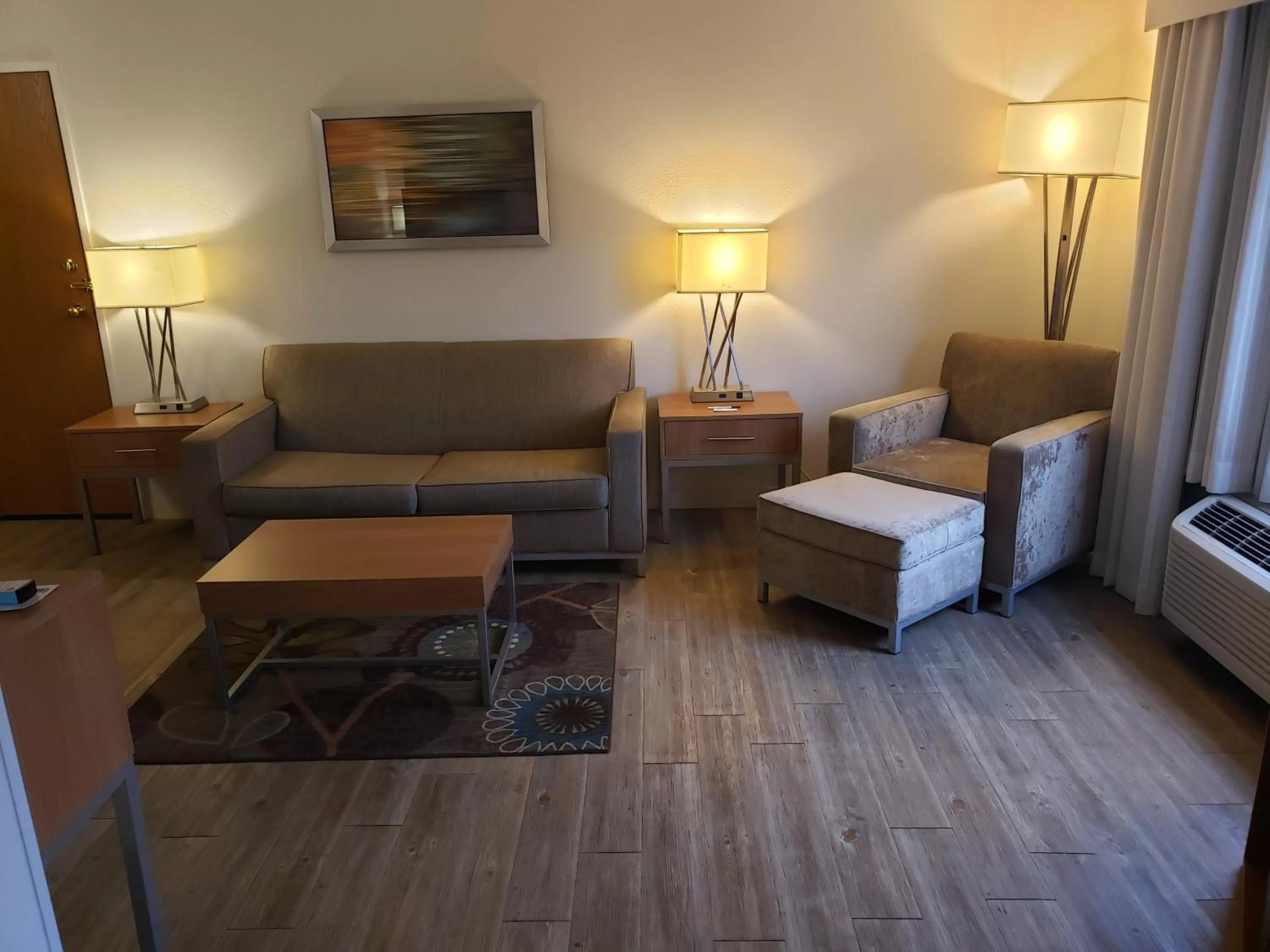 Photo of the whole room in Holiday Inn Express Hotel Pittsburgh-North/Harmarville by IHG