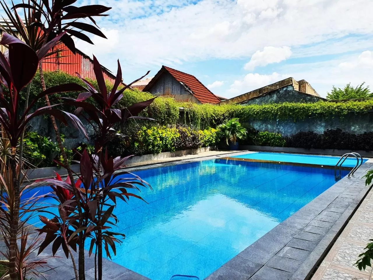 Swimming pool in favehotel Olo Padang
