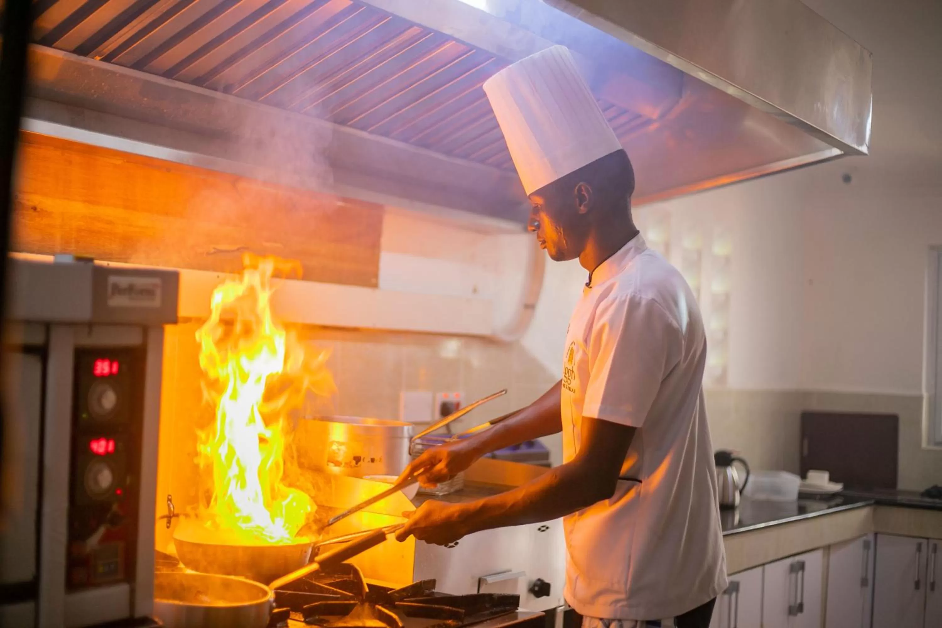 Kitchen or kitchenette in Lovely Garden Guest Home