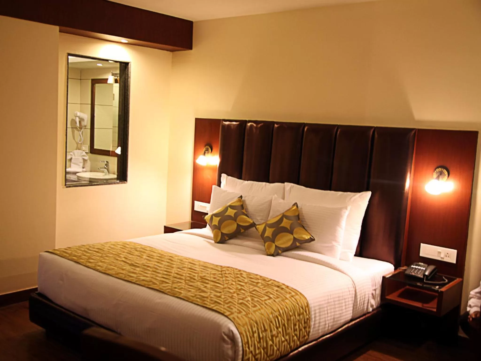 Toilet, Bed in Hotel Cama