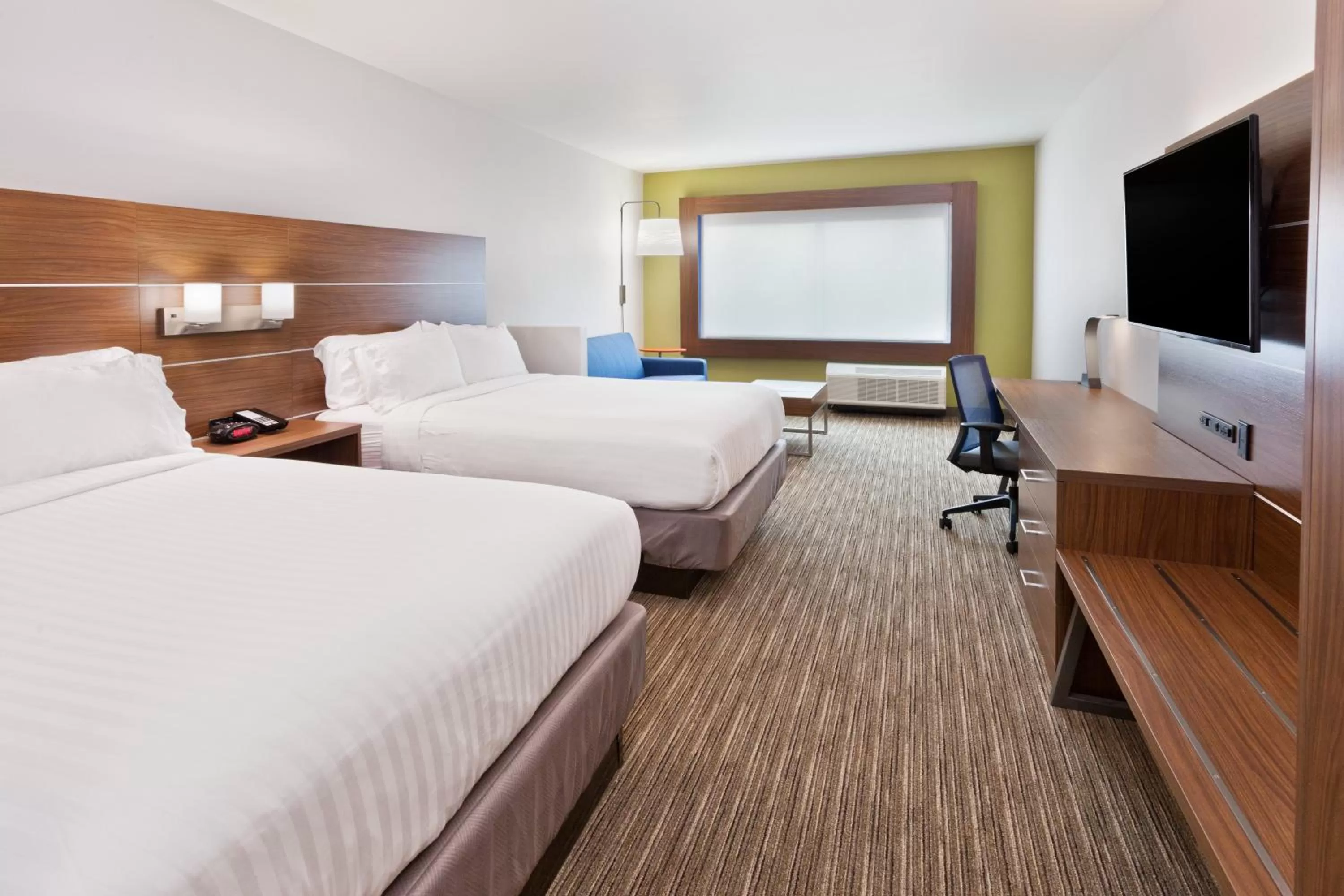 Photo of the whole room, Bed in Holiday Inn Express & Suites - Cartersville by IHG