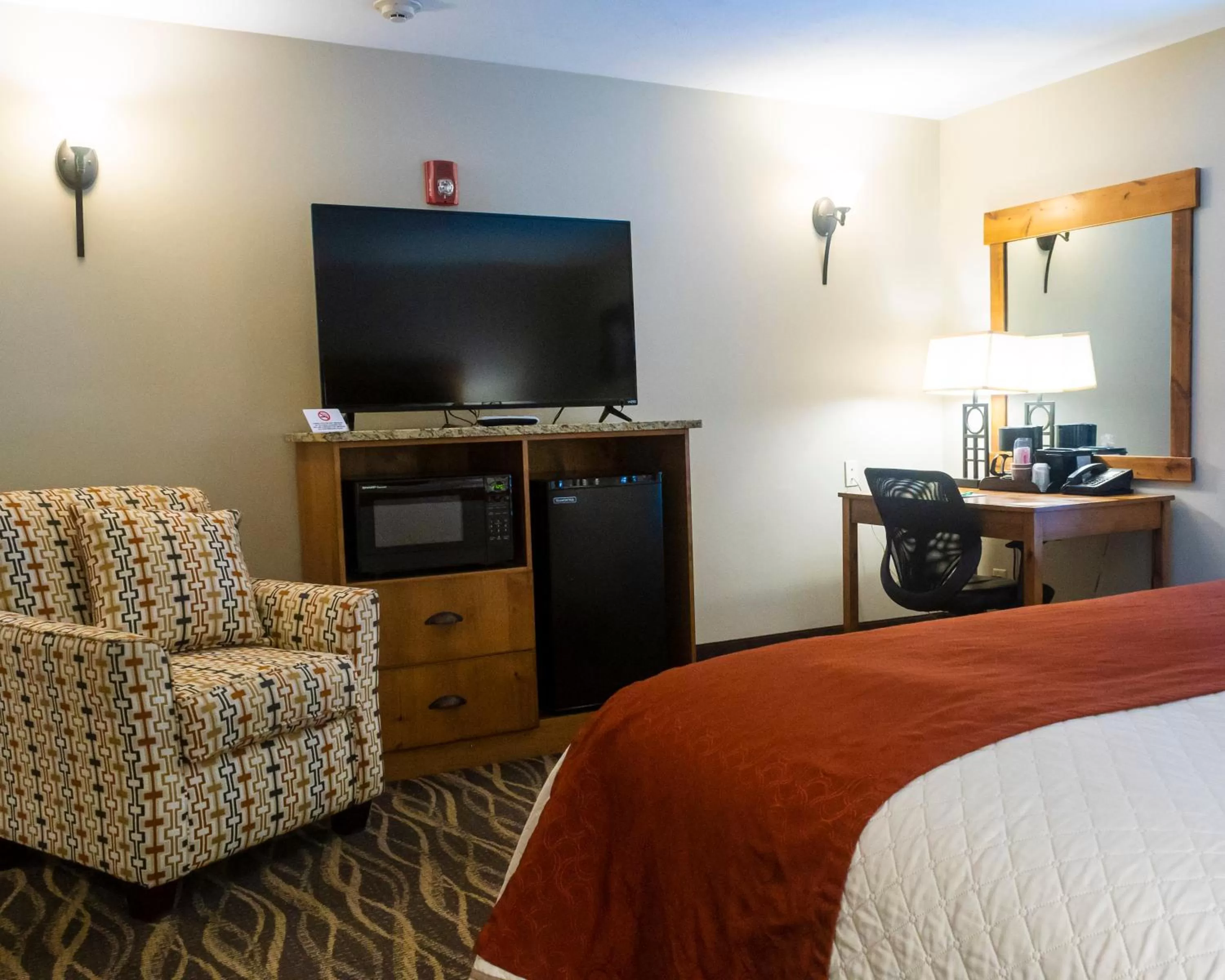 TV and multimedia, Bed in Sawtelle Mountain Resort