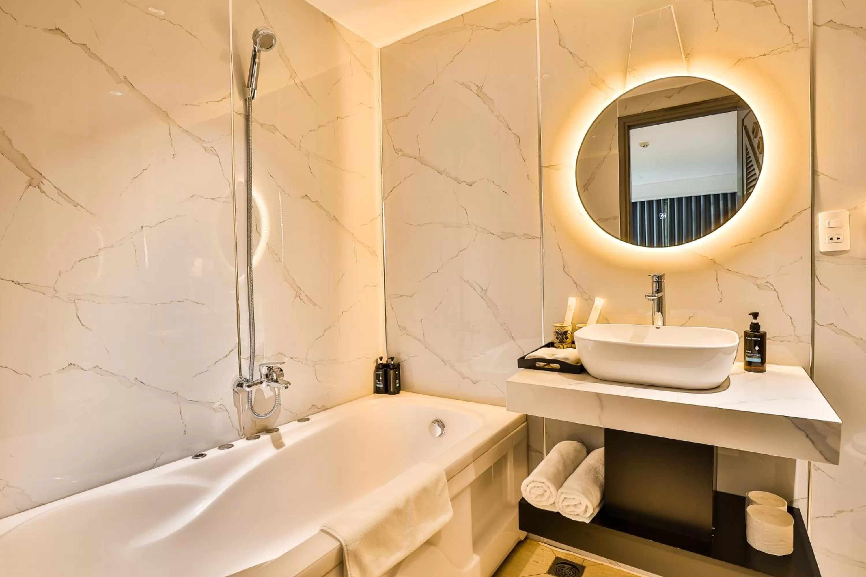 Bathroom in La Paix Sài Gòn - Boutique Hotel
