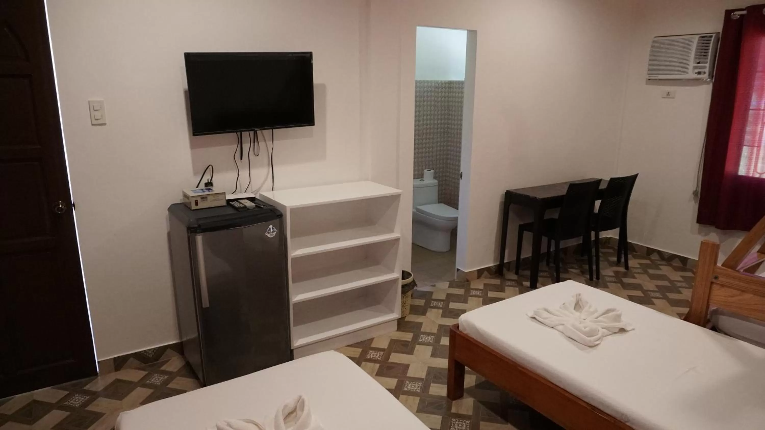 Photo of the whole room, Bed in Wellbeach Dive Resort