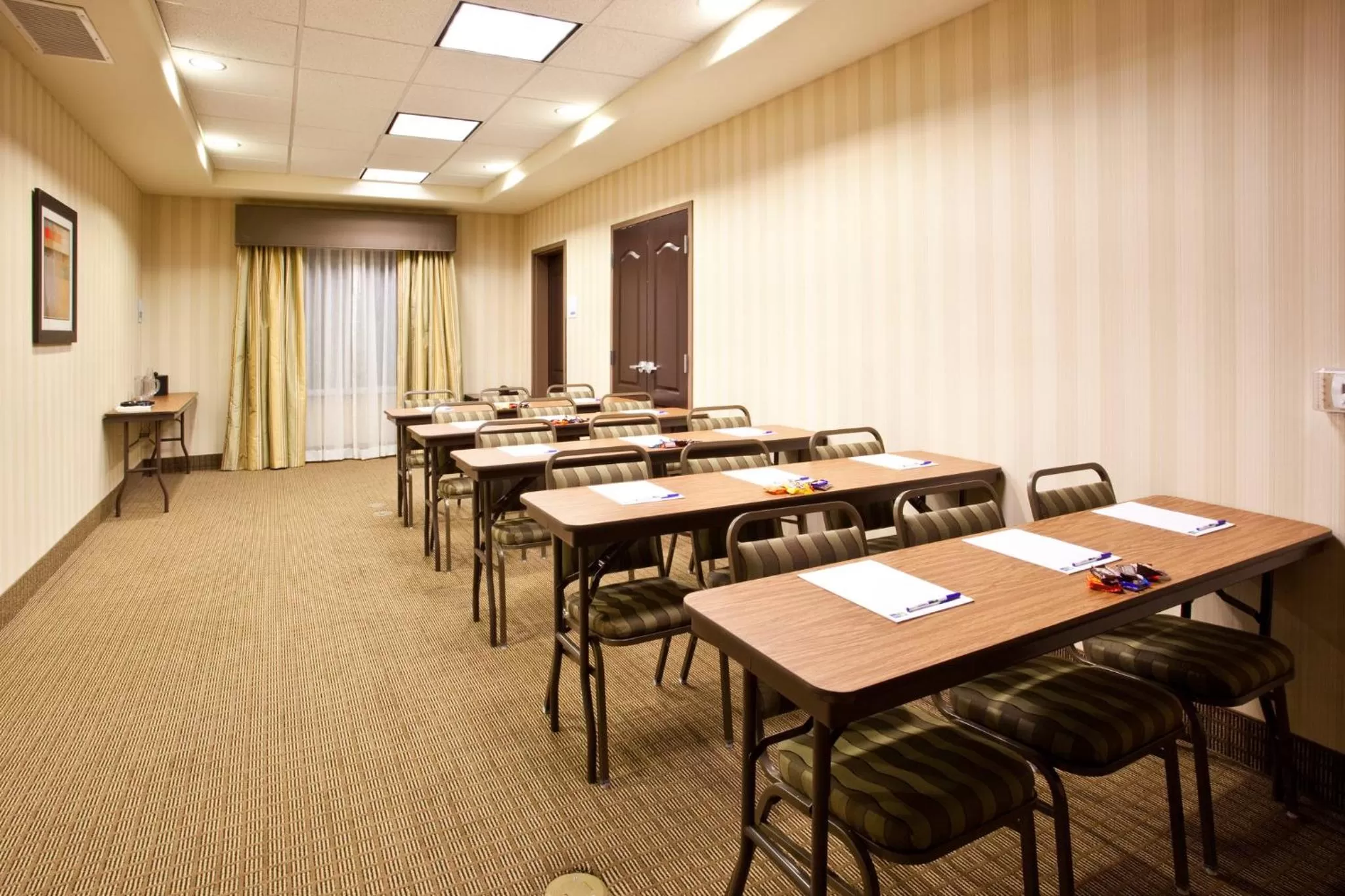 Meeting/conference room in Holiday Inn Express Fresno South by IHG