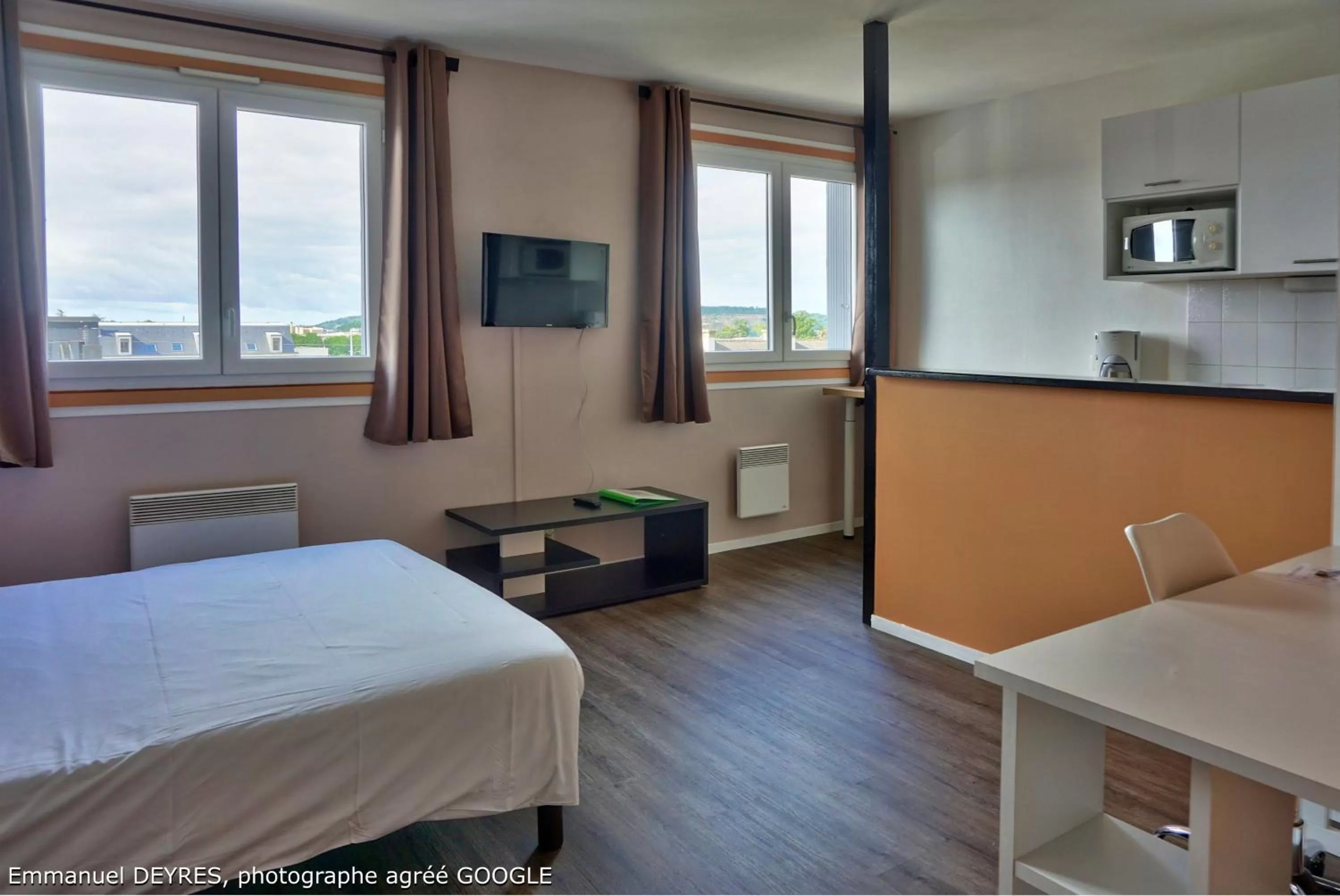 Bed in Hôtel de Bretagne - anciennement Queen Serenity Hotel