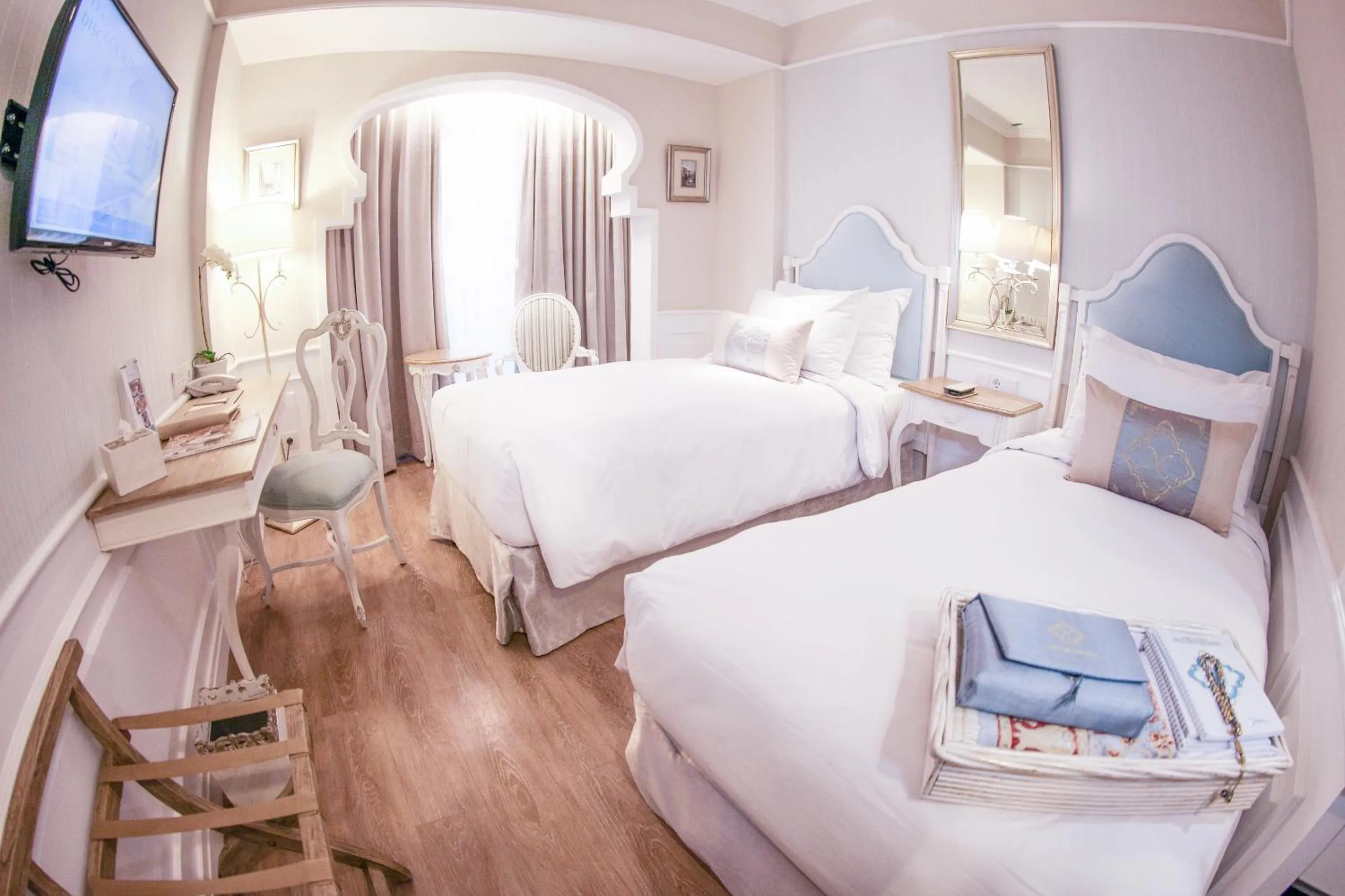 Bedroom, Bed in Noor Hotel