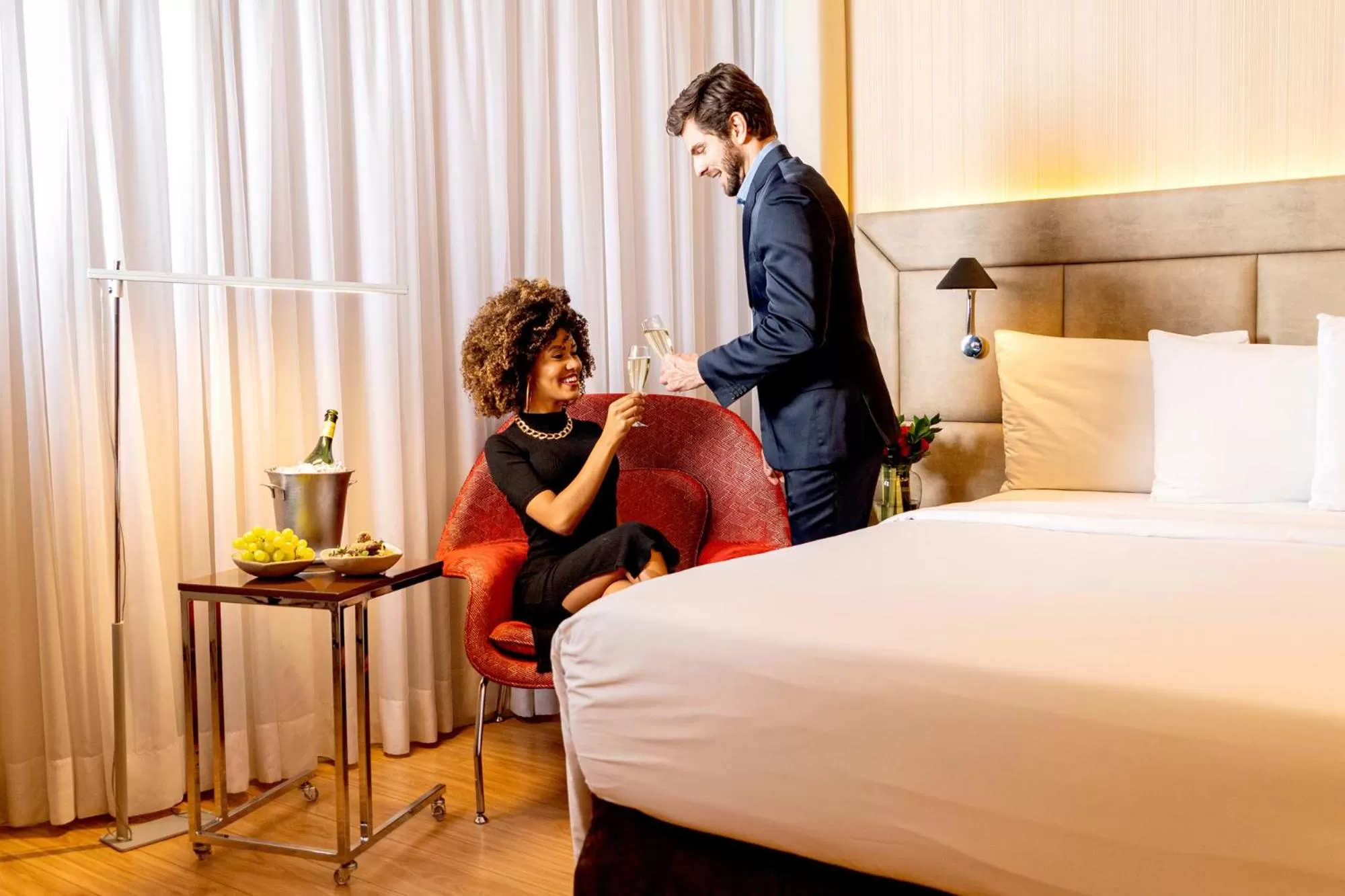 People, Bed in Mercure Sao Paulo Jardins