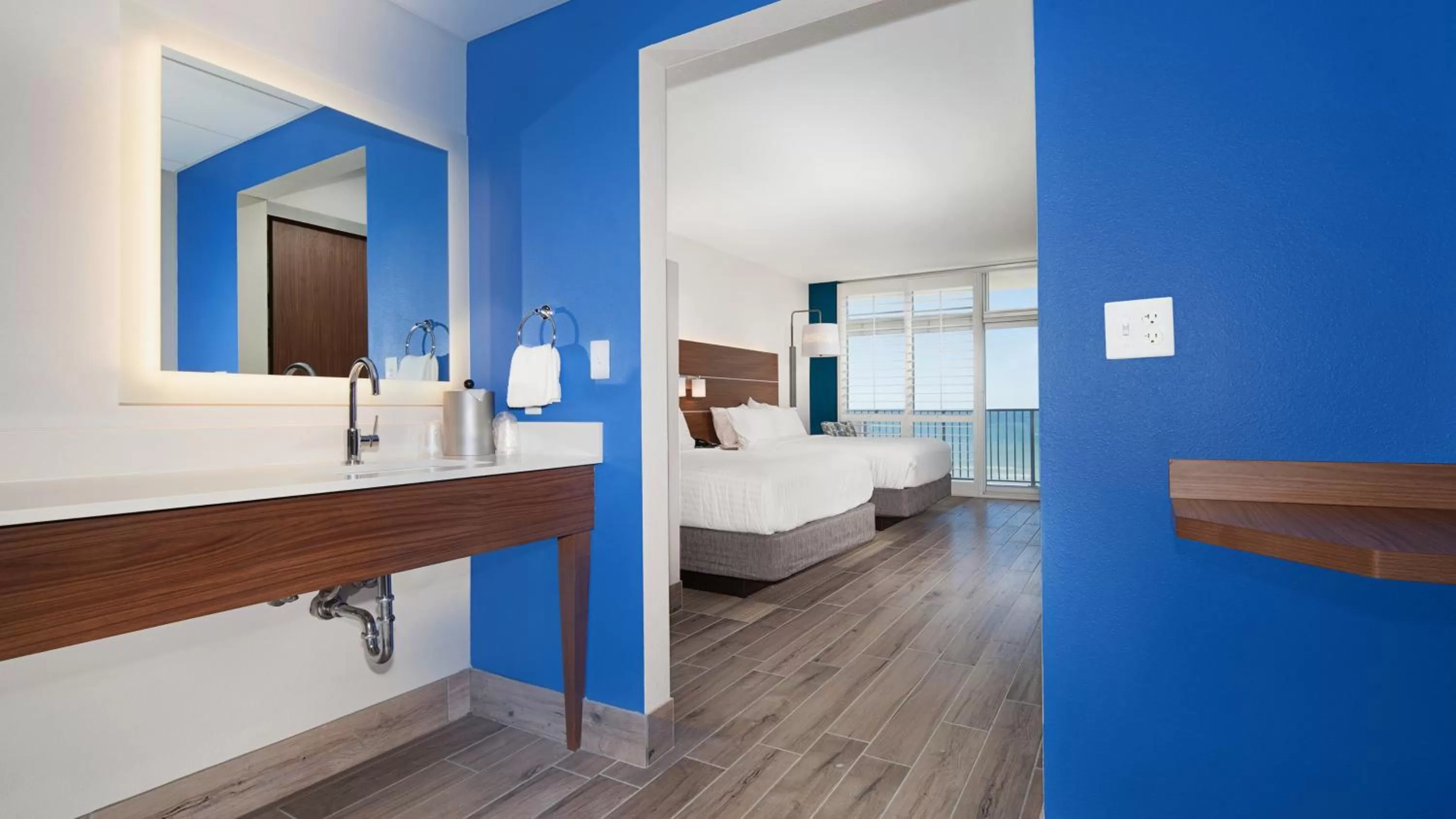 Photo of the whole room, Bed in Holiday Inn Express & Suites Panama City Beach - Beachfront by IHG
