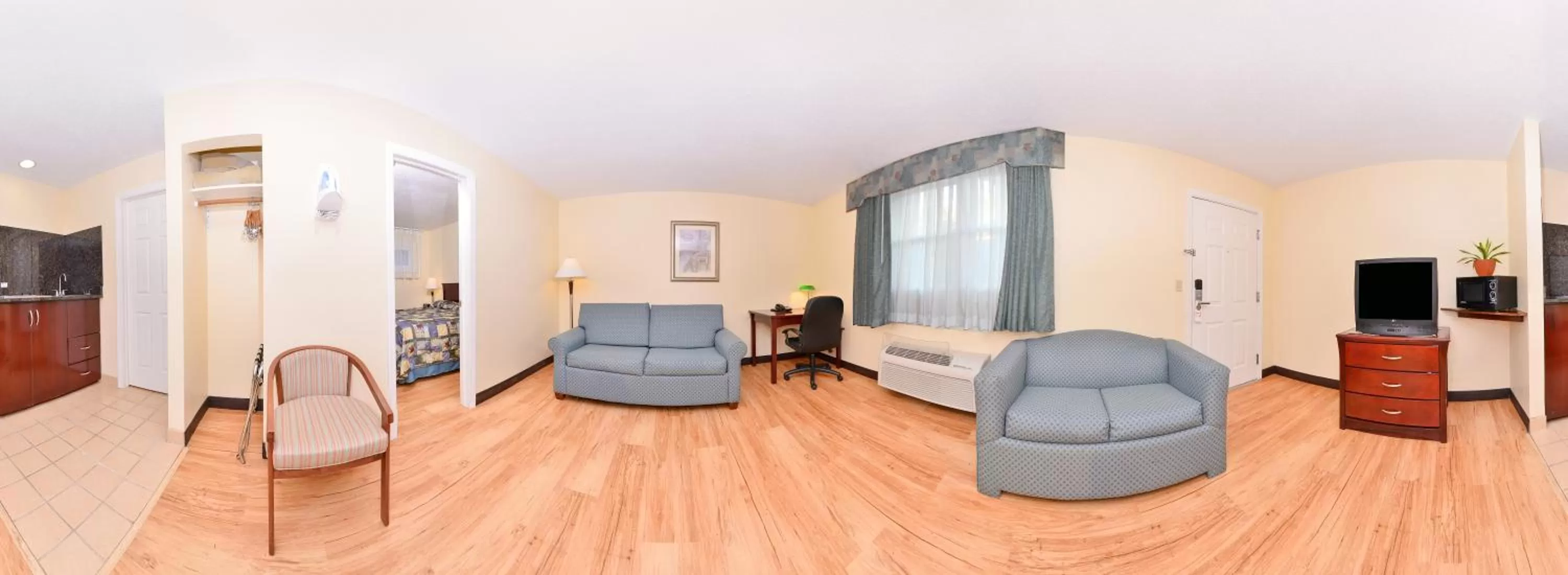 Living room in Tower Inn and Suites of Guilford / Madison