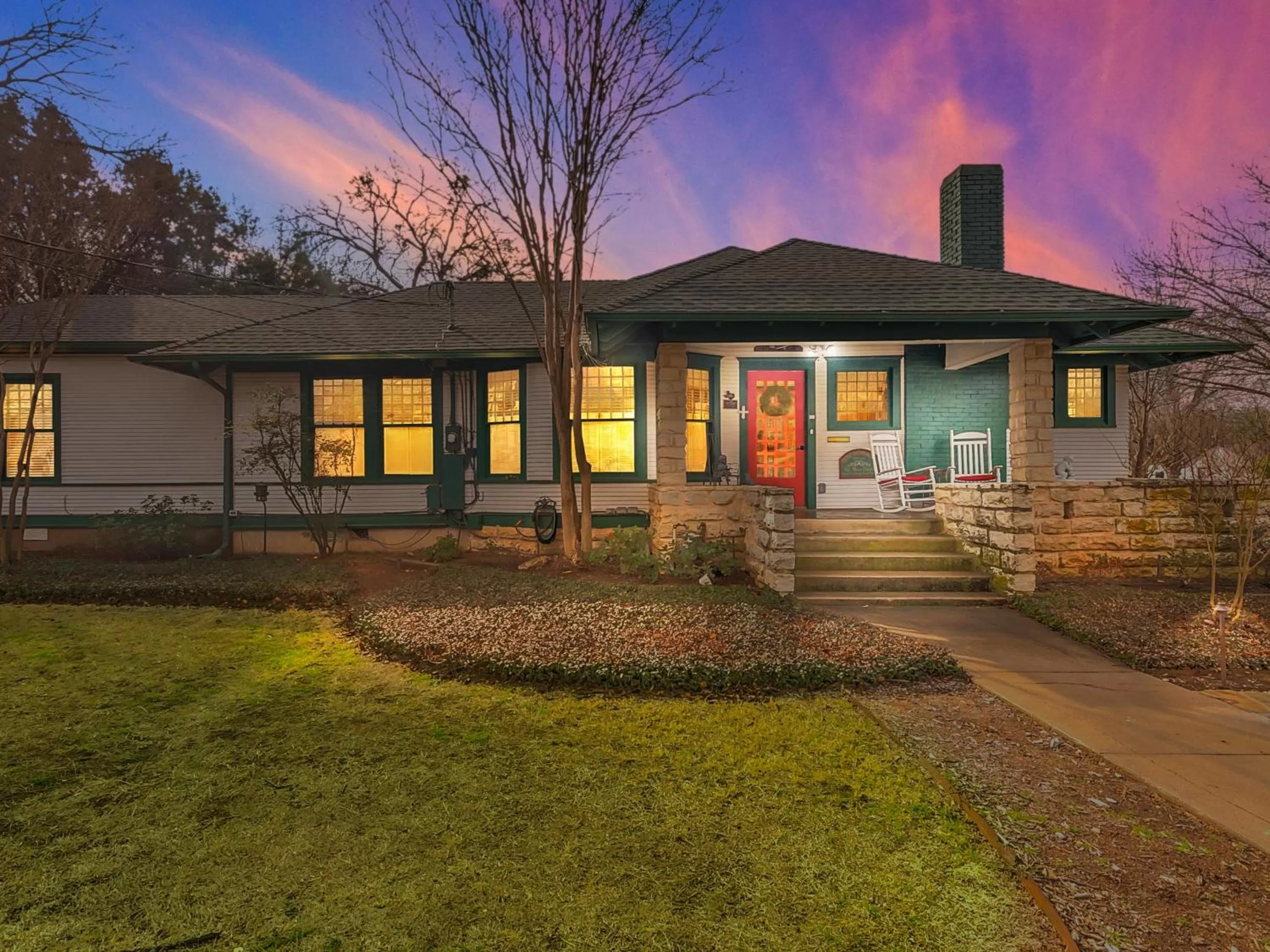 Property building in Granbury Gardens Bed and Breakfast