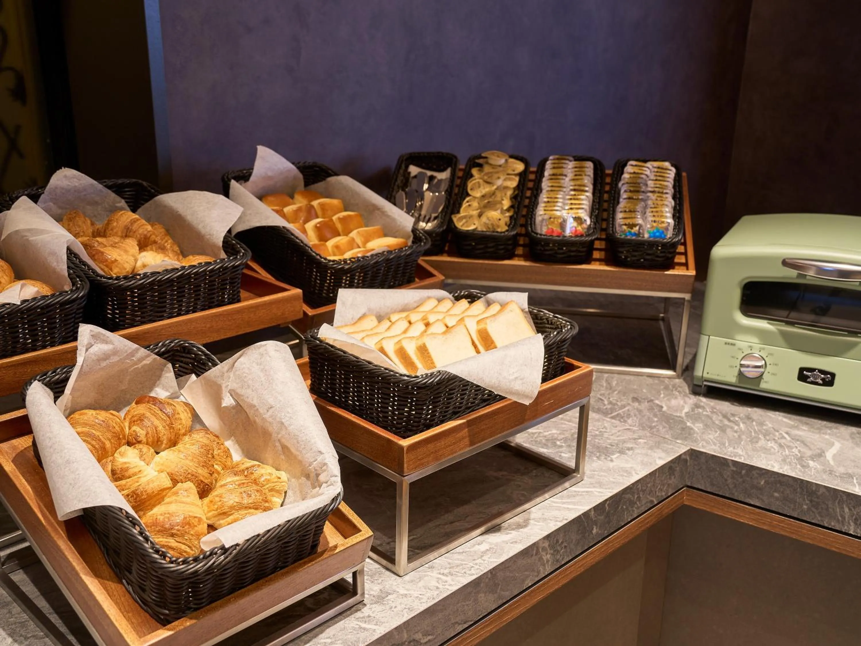 Restaurant/places to eat in APA Hotel STAY Toyama