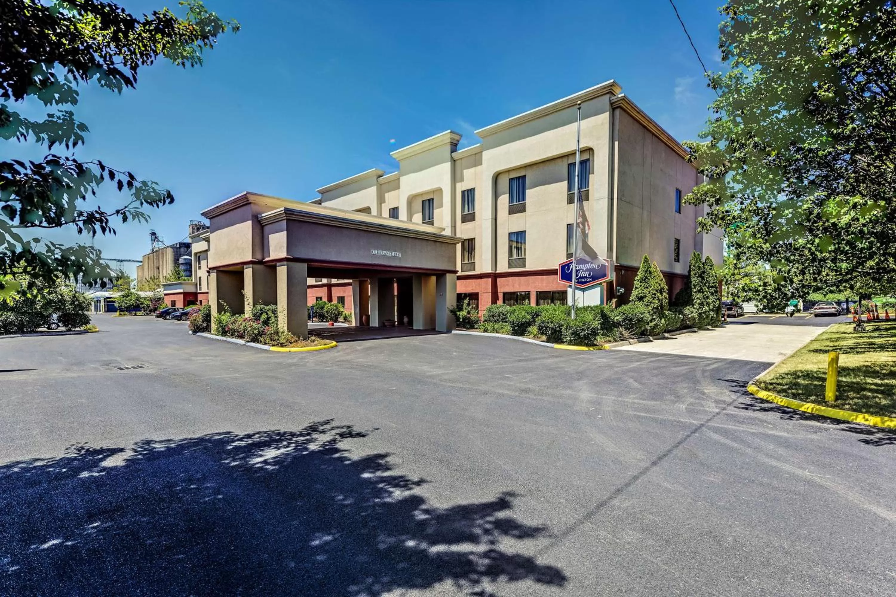 Property building in Hampton Inn Columbus I-70E/Hamilton Road