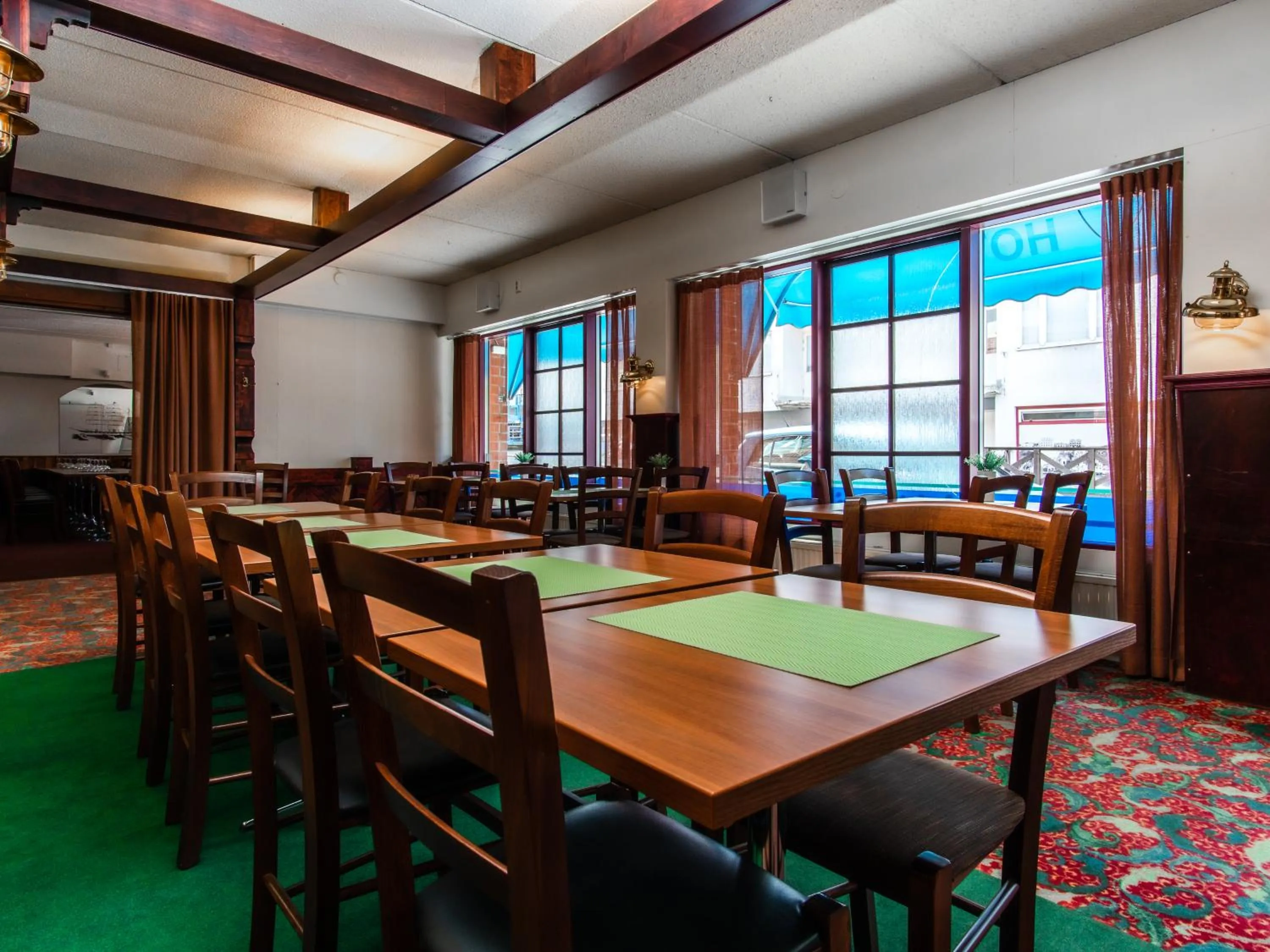 Restaurant/places to eat in Hotel Jahtihovi