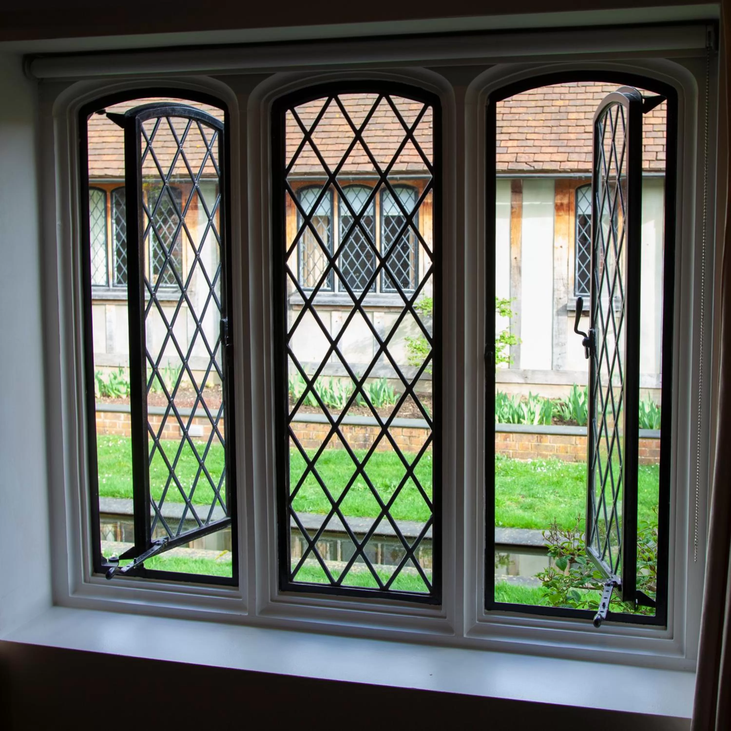 Garden view in Great Fosters - Near Windsor