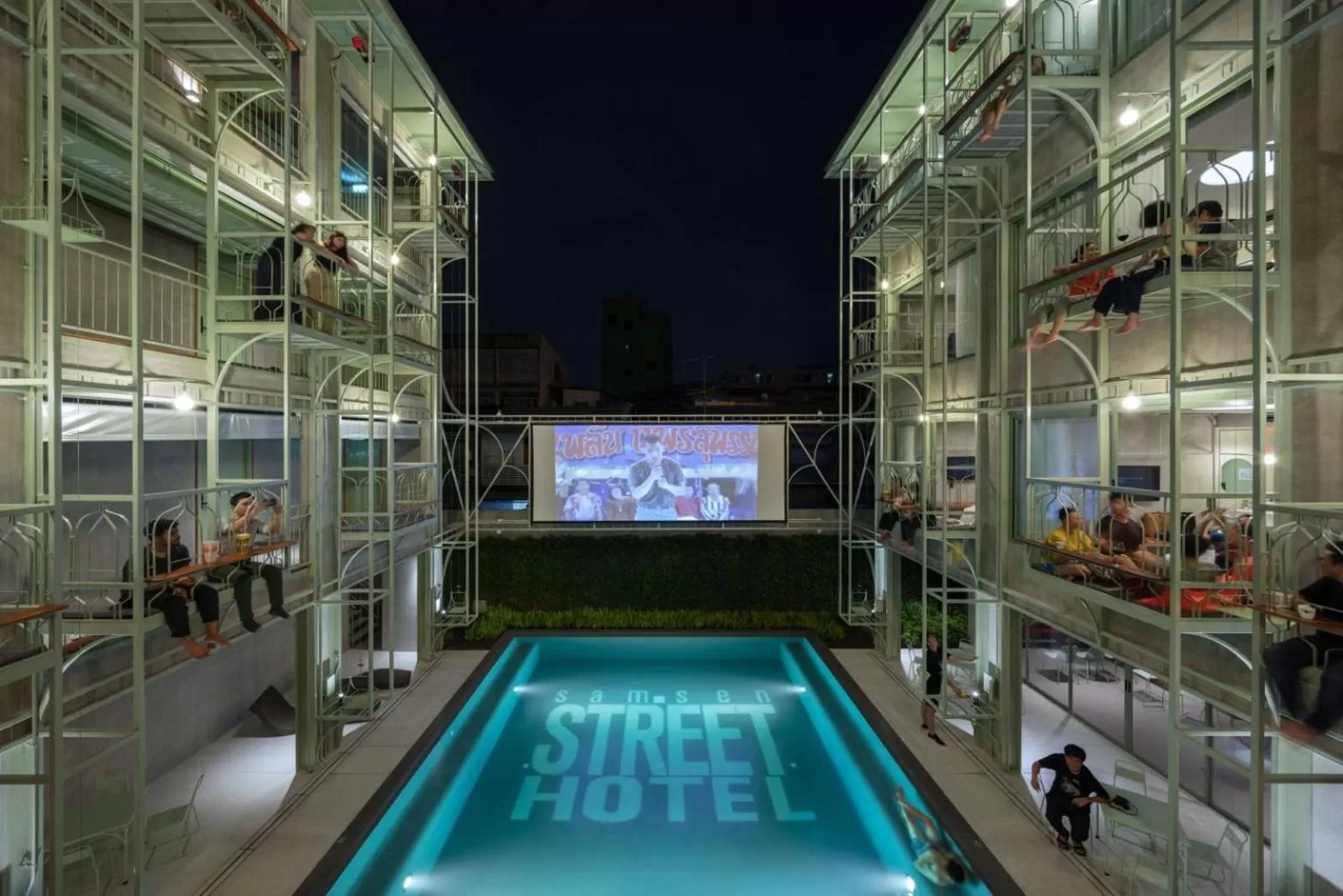 Swimming pool in Samsen Street Hotel