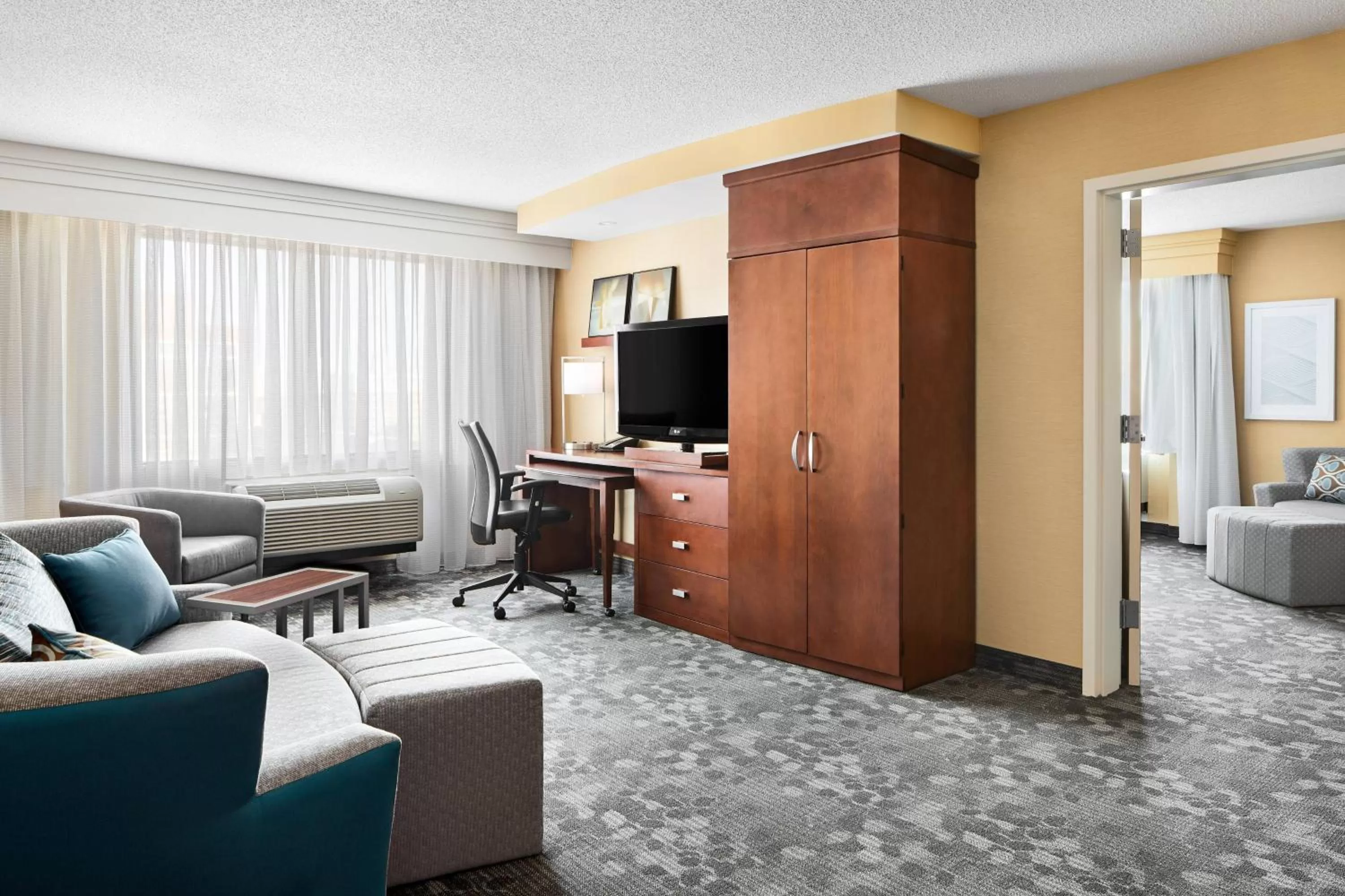 King Suite with Sofa Bed in Courtyard by Marriott Newark Downtown