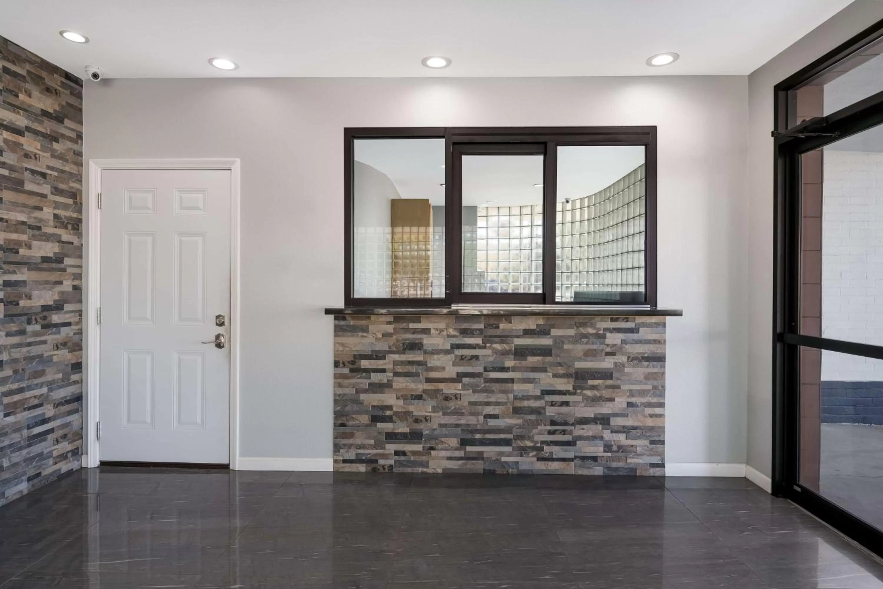 Lobby or reception in SureStay Hotel by Best Western Spring North Houston