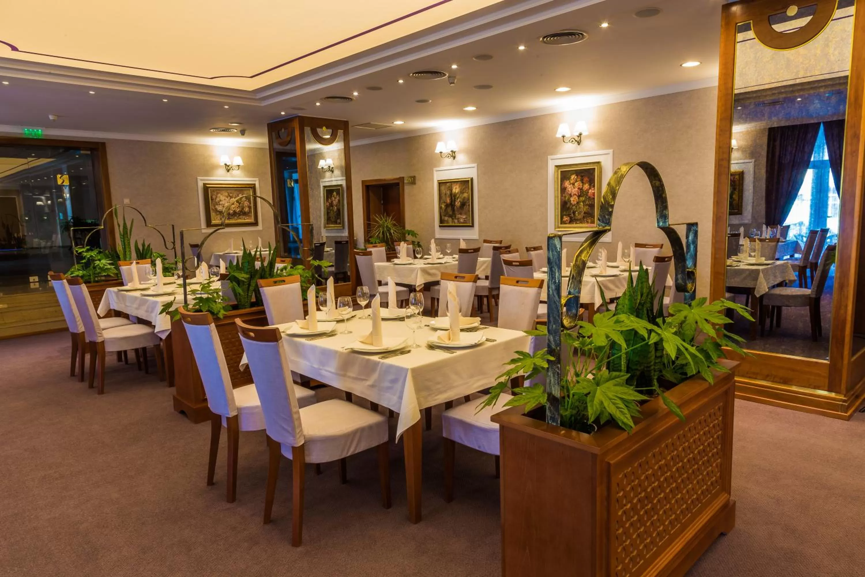 Restaurant/places to eat in Hotel Sevlievo Plaza