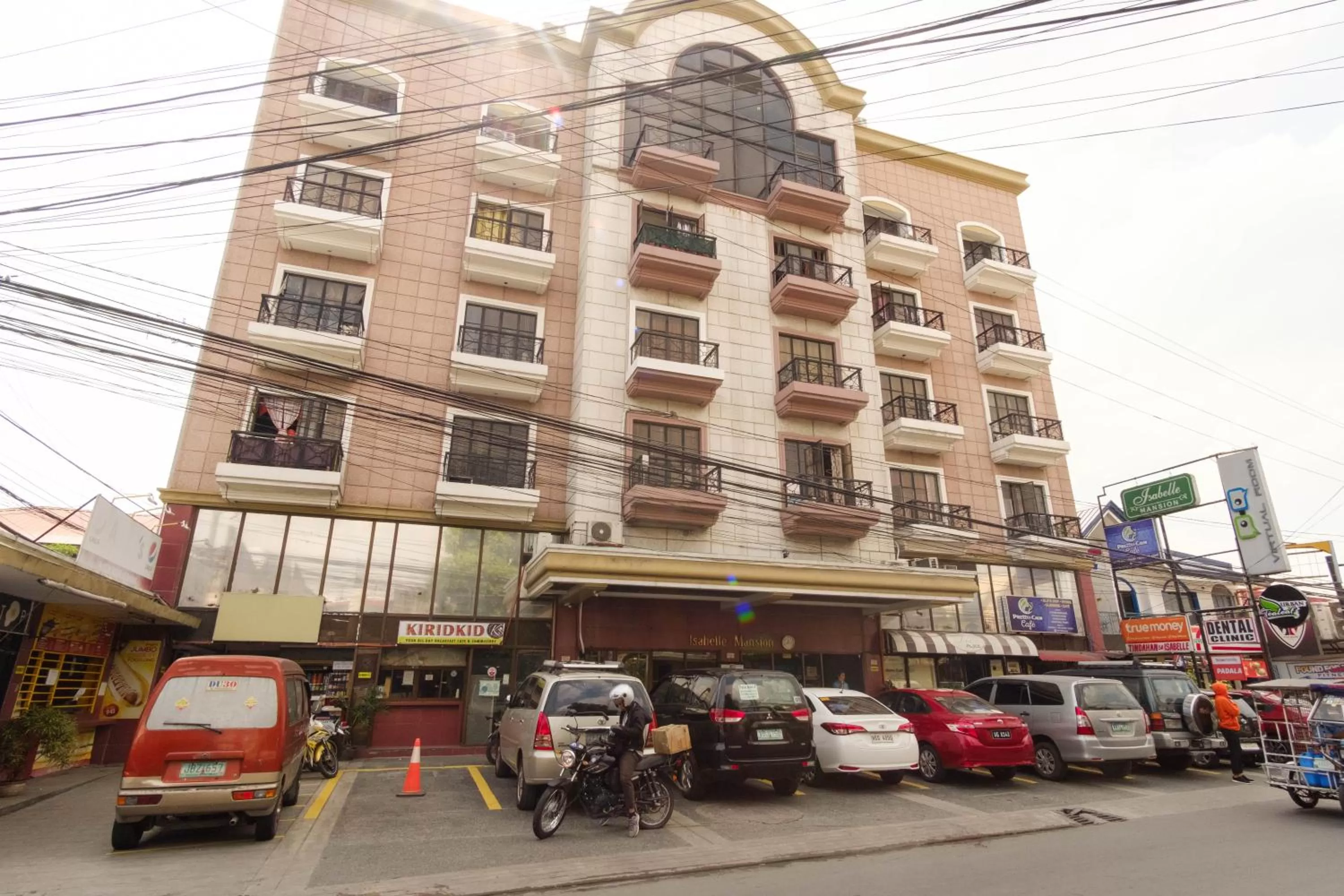 Property building in RedDoorz Plus near Johnson and Johnson Paranaque