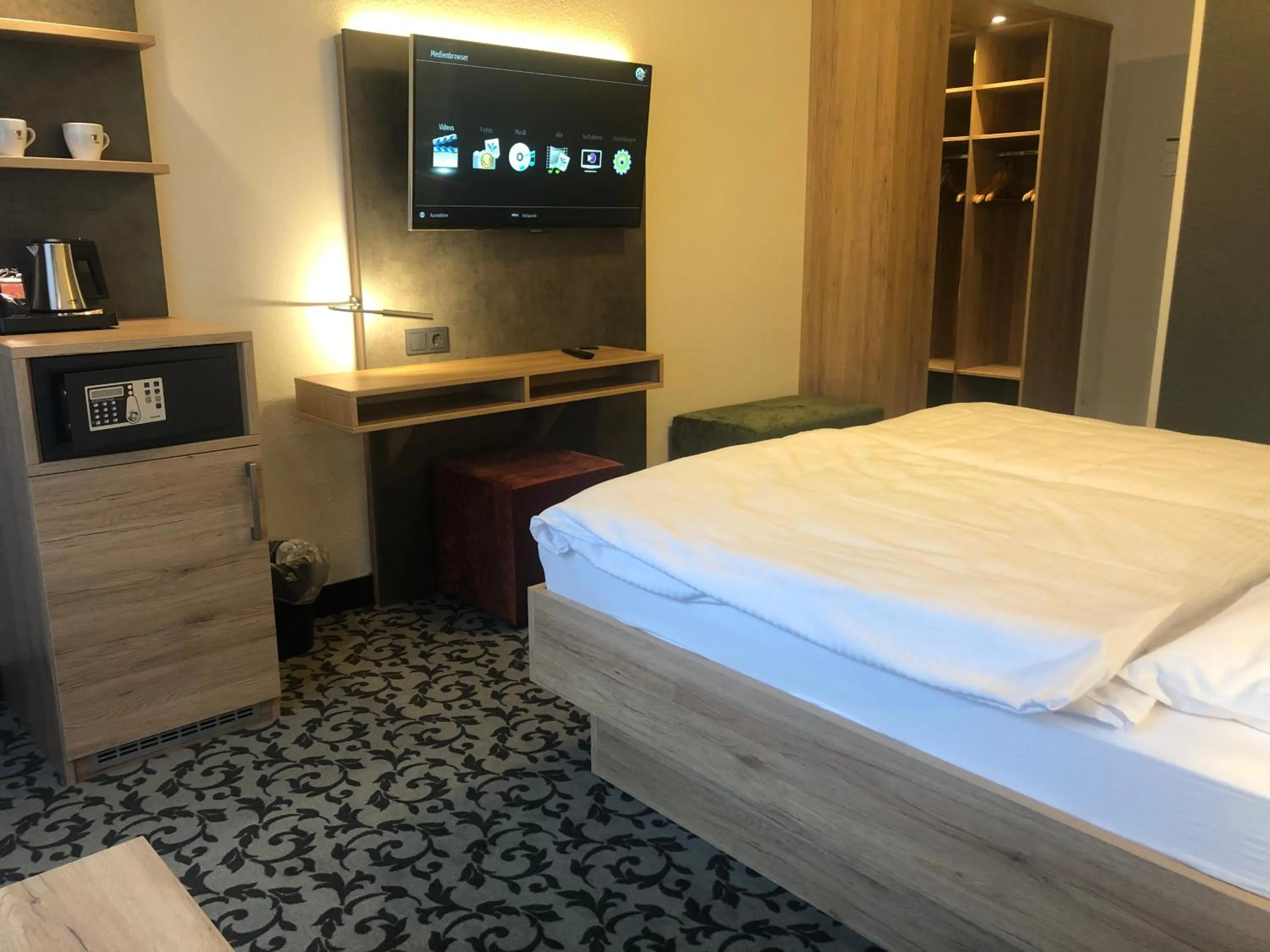 Photo of the whole room, Bed in Caravelle Hotel im Park