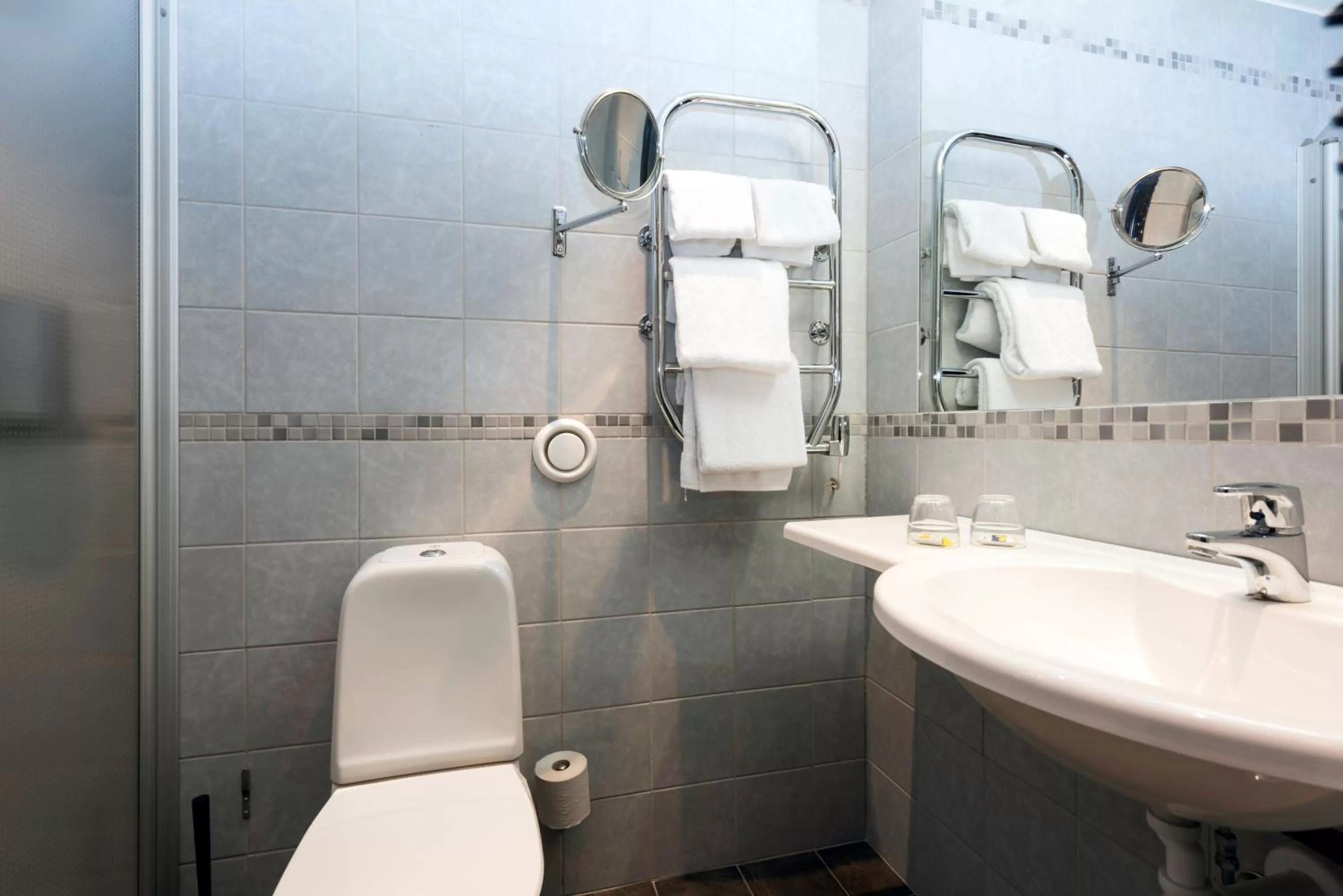 Shower in Hotel Bellevue