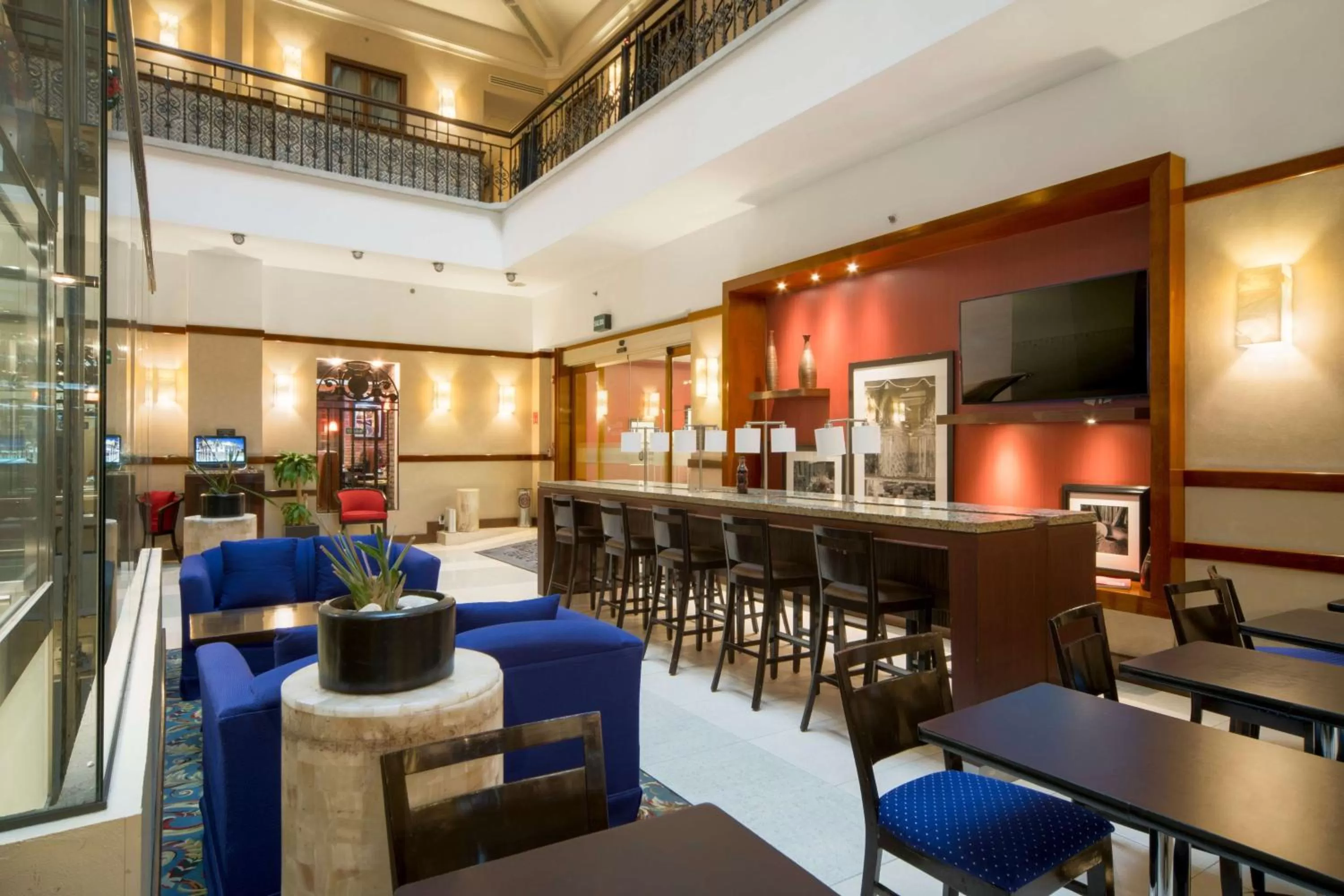 Lobby or reception in Hampton Inn & Suites Mexico City - Centro Historico