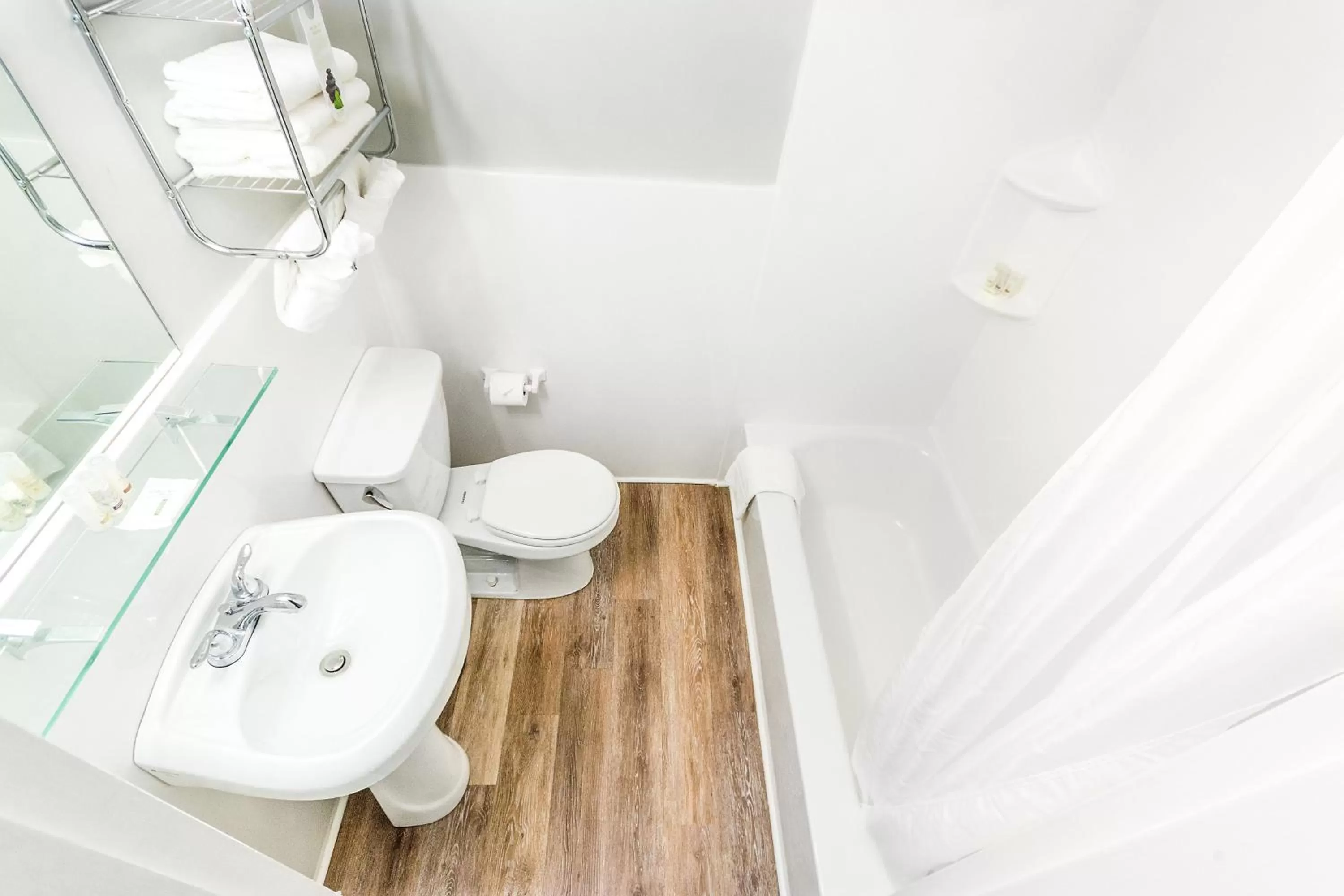 Shower in Lorraine Hotel