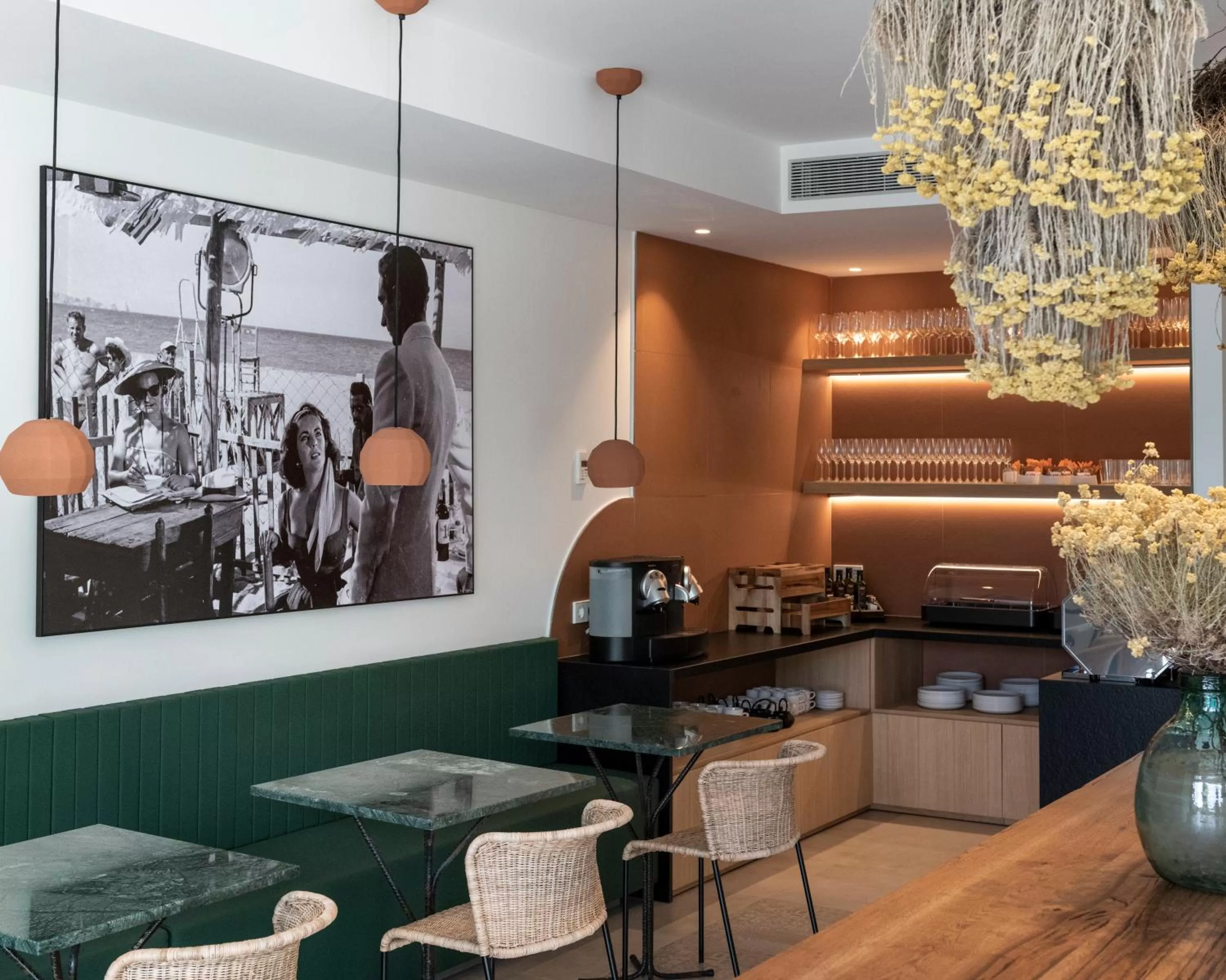 Food and drinks in Alta House Begur