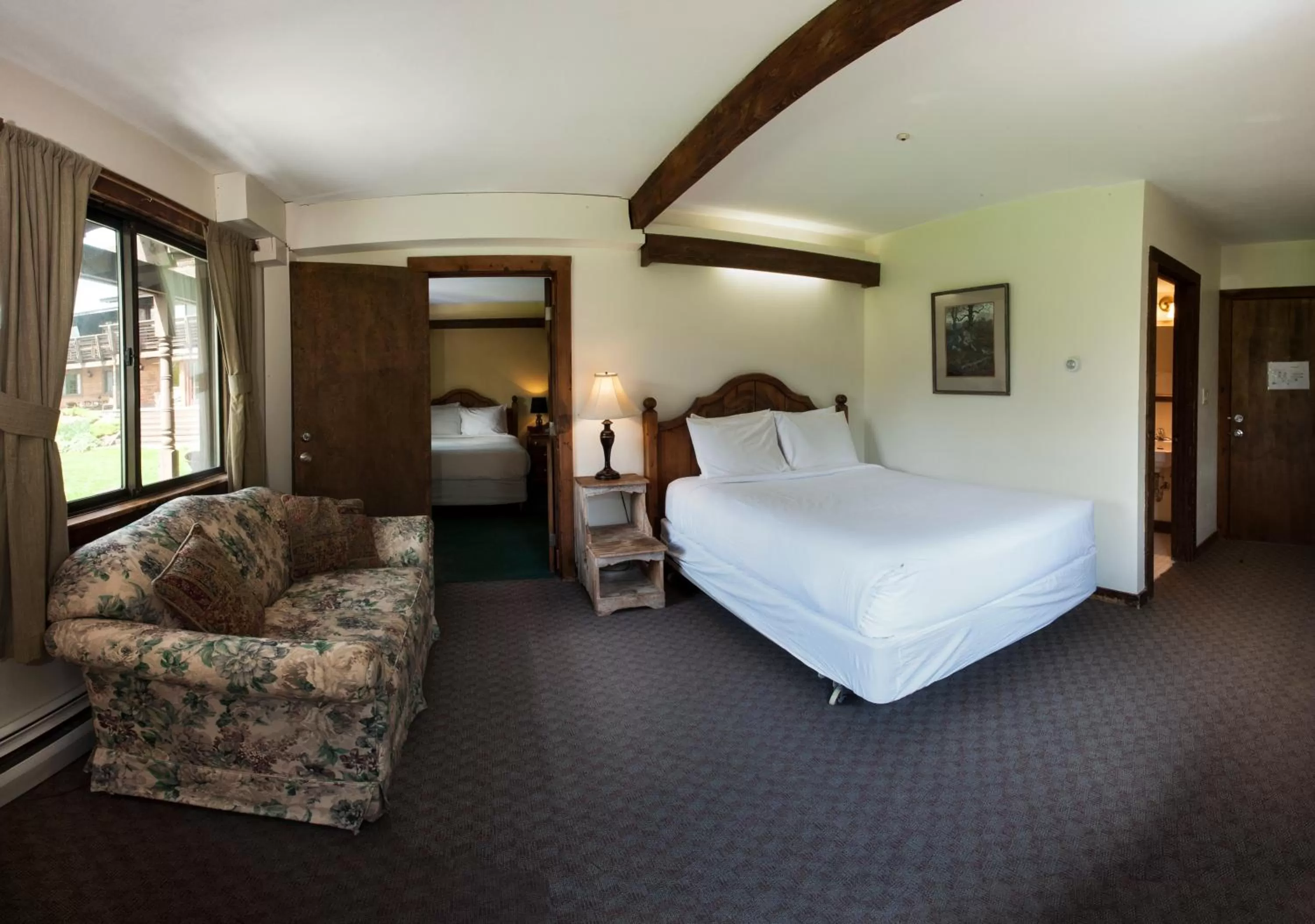 Bedroom, Bed in Summit Lodge