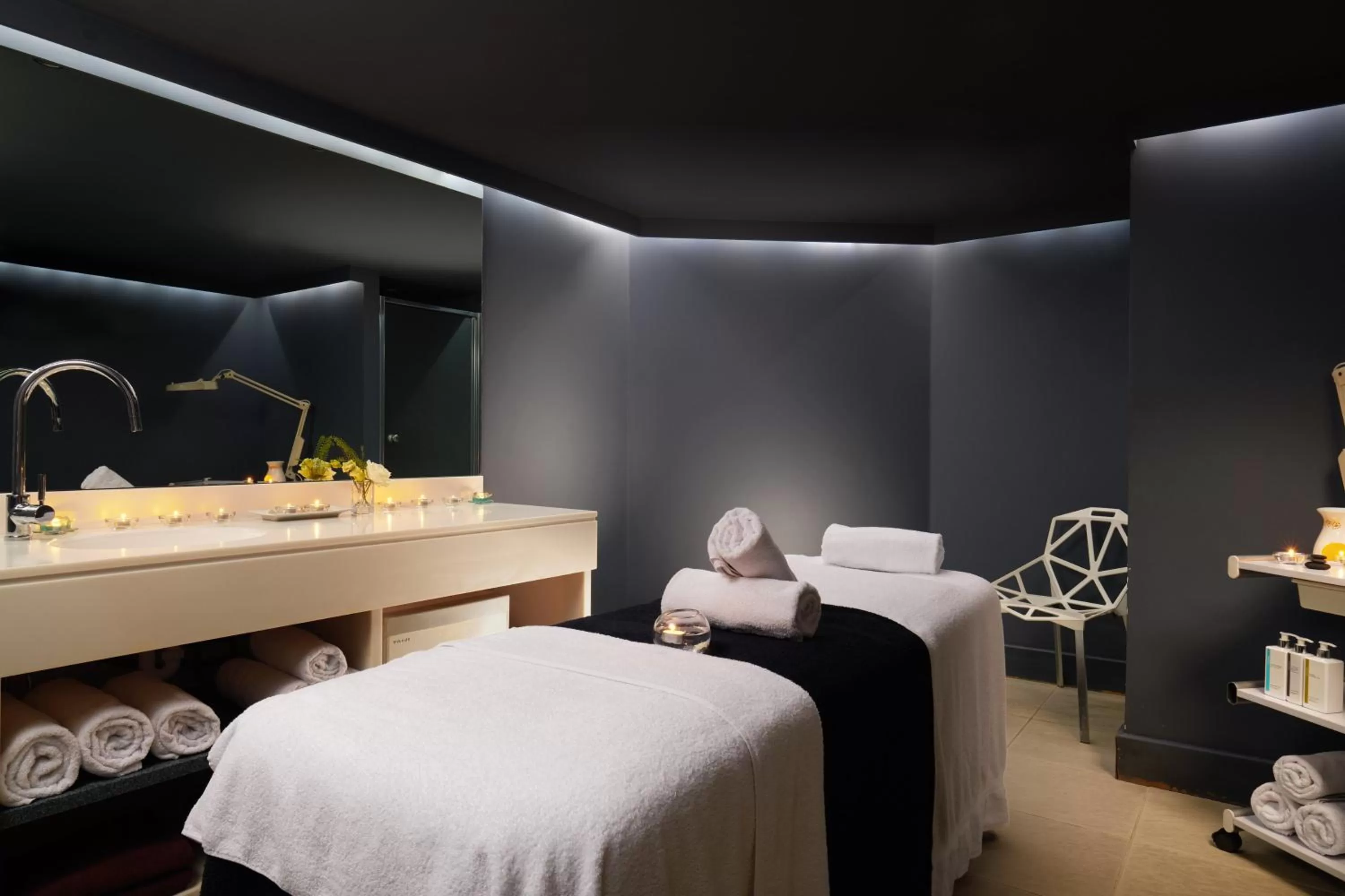 Spa and wellness centre/facilities, Bed in The Chelsea Harbour Hotel and Spa