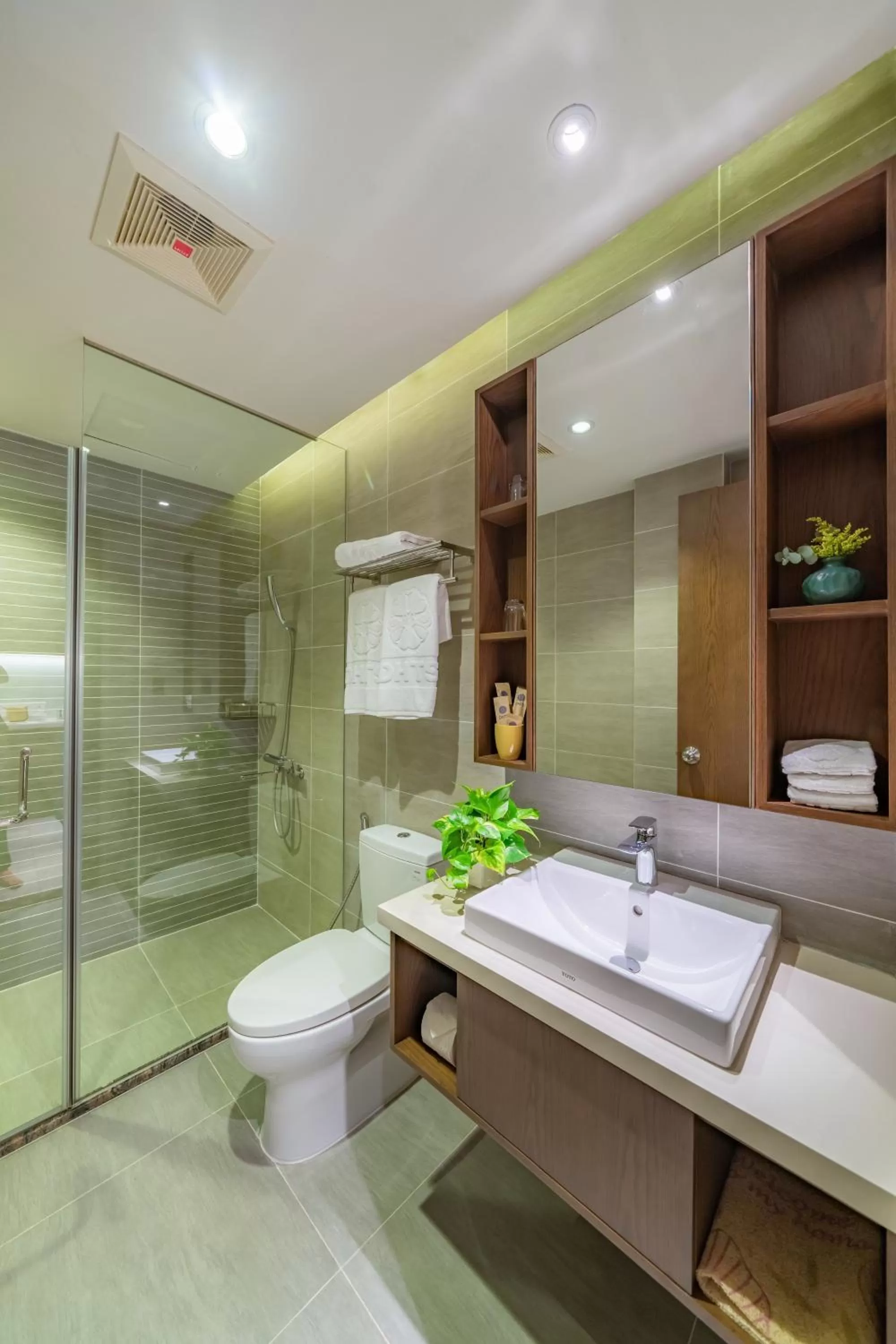 Toilet in DHTS Business Hotel & Apartment