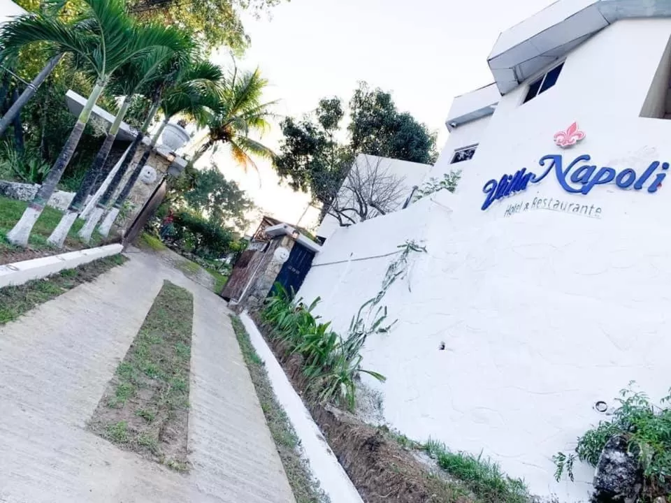 VILLA NAPOLI