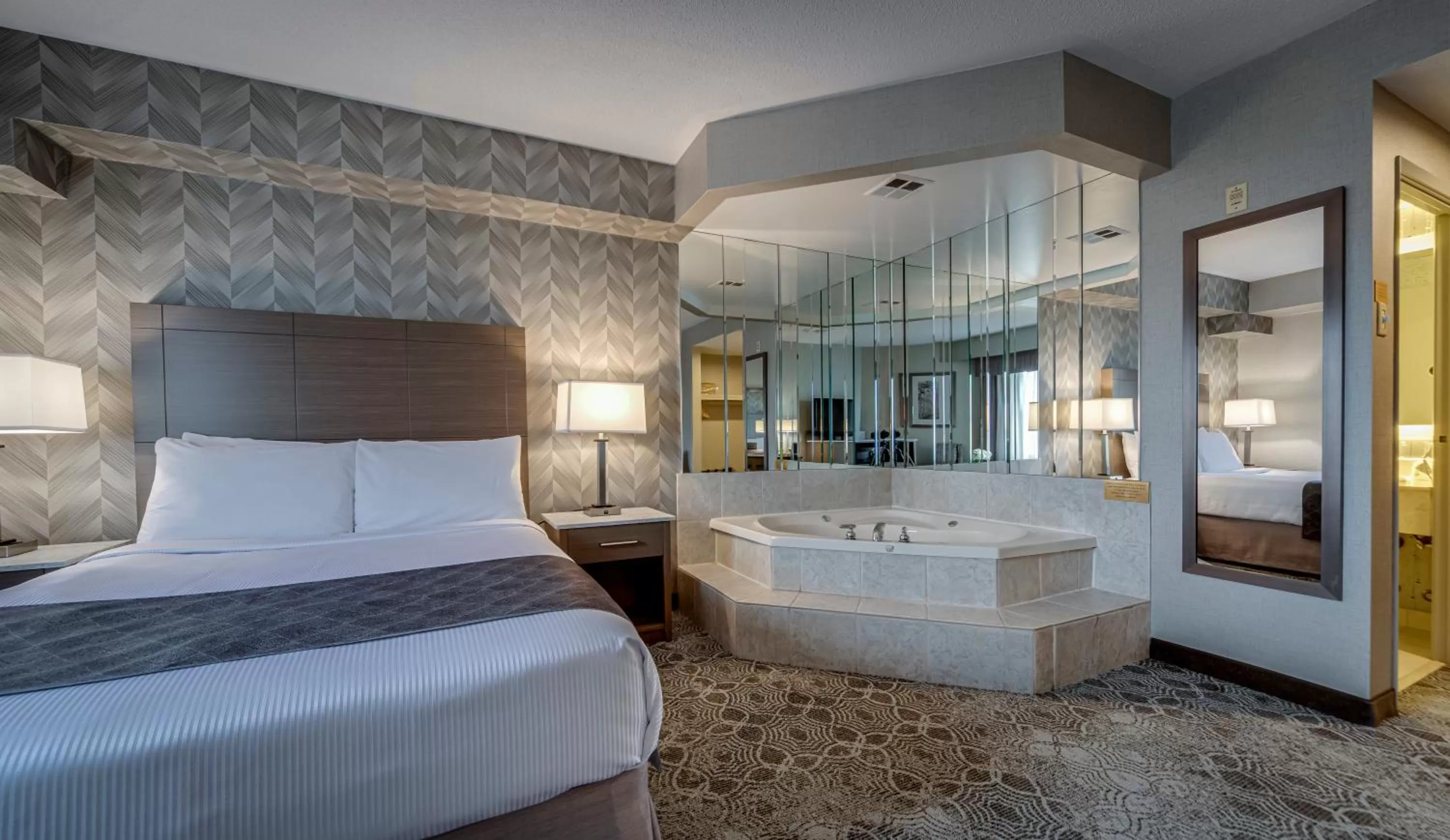 Bed in Monte Carlo Inn Markham