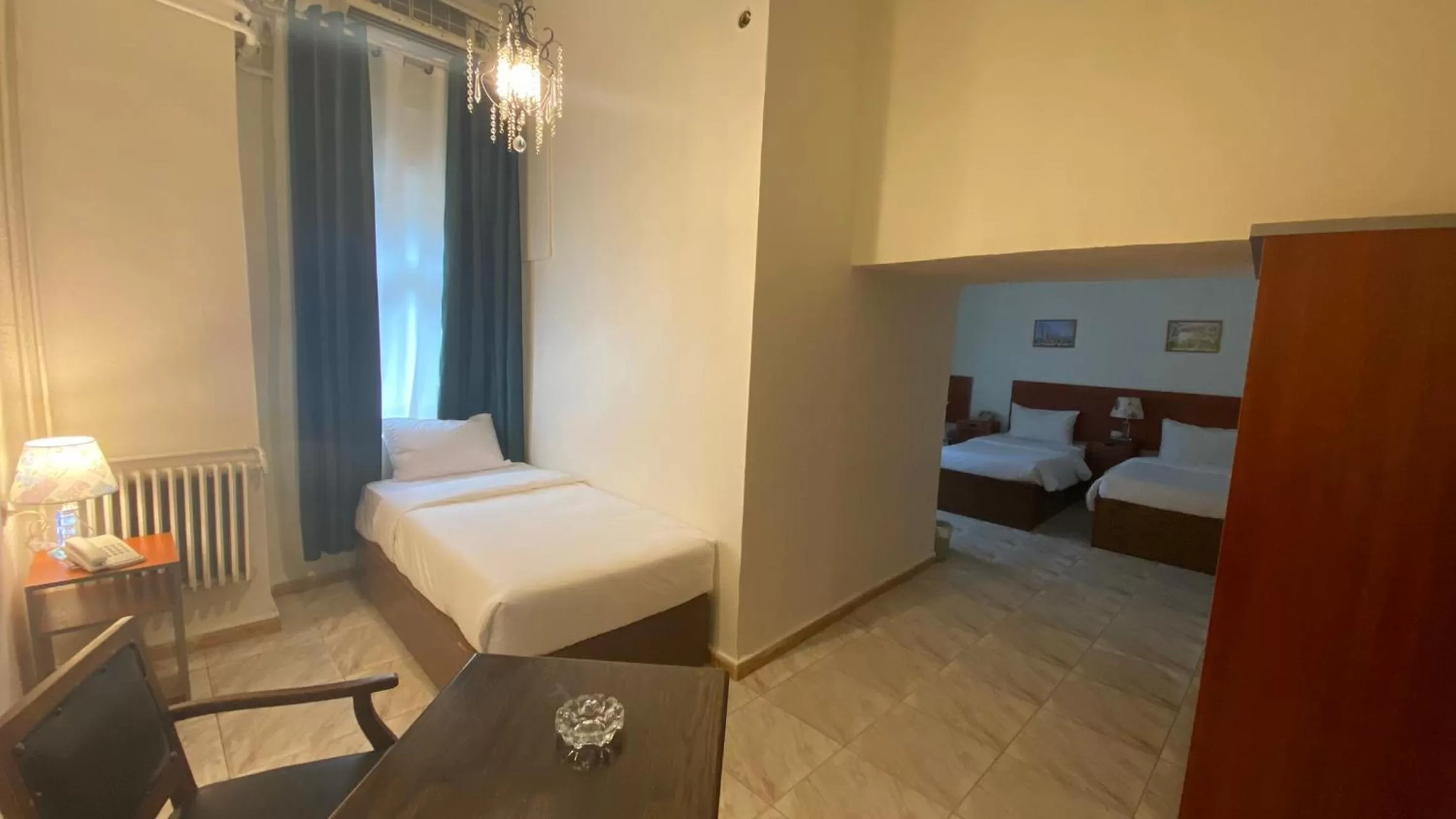 Photo of the whole room, Bed in New Park Hotel