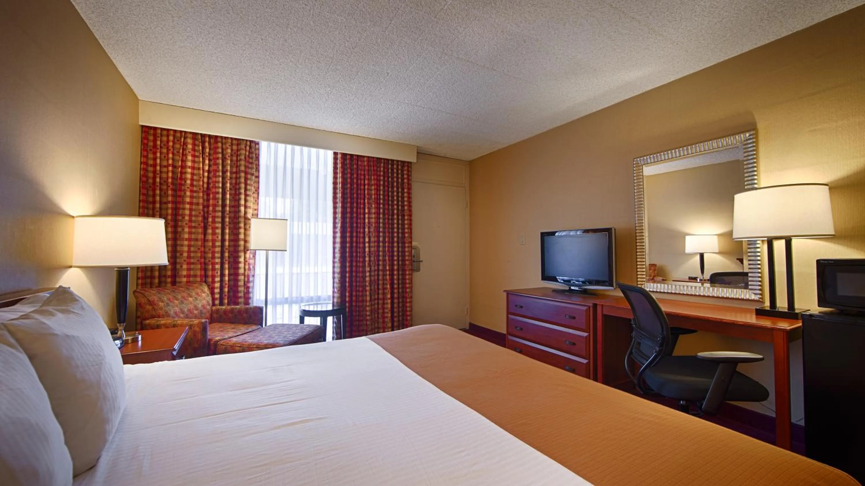 Bed in West Gate Inn Nyack