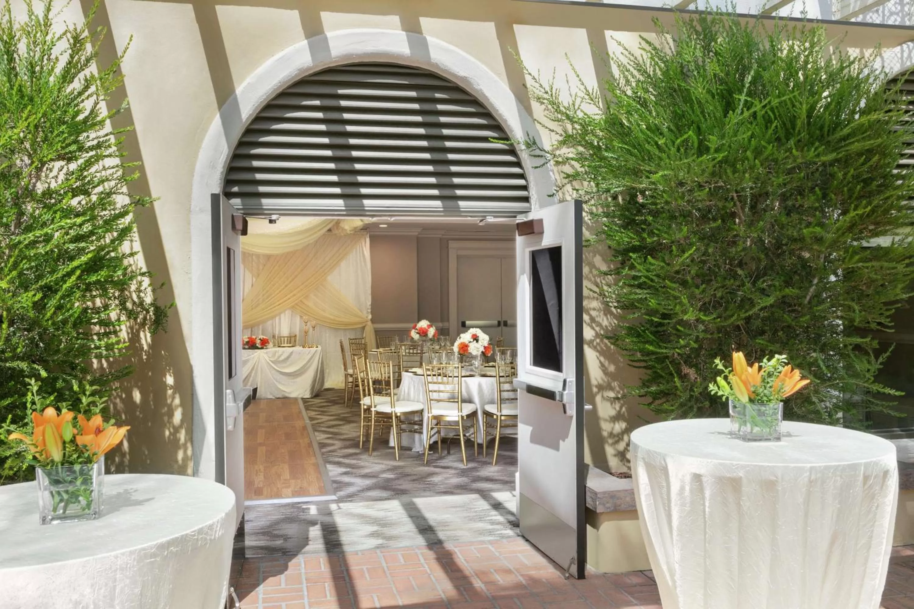 Patio in Embassy Suites by Hilton Los Angeles Downey