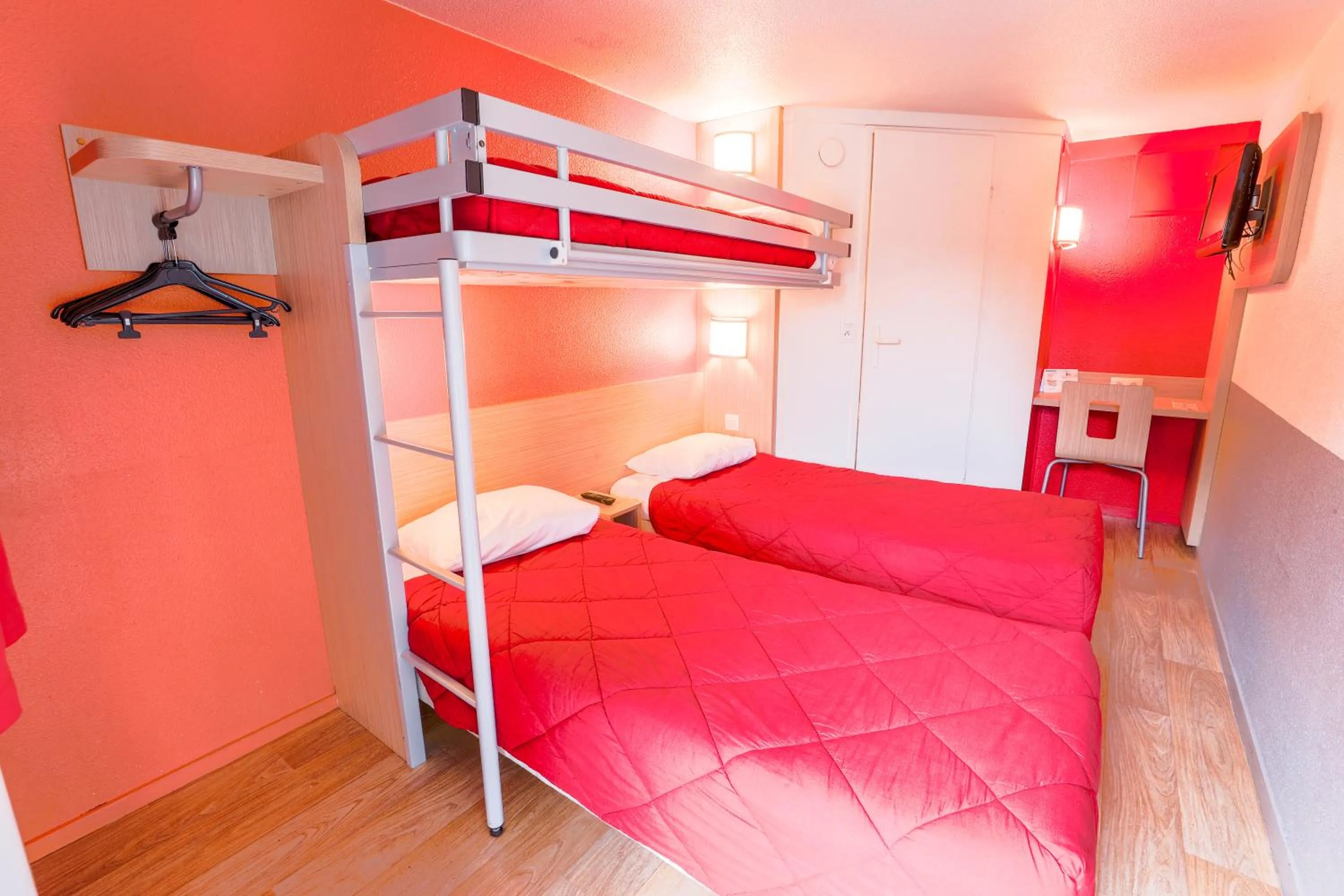 bunk bed, Bed in Premiere Classe St Quentin