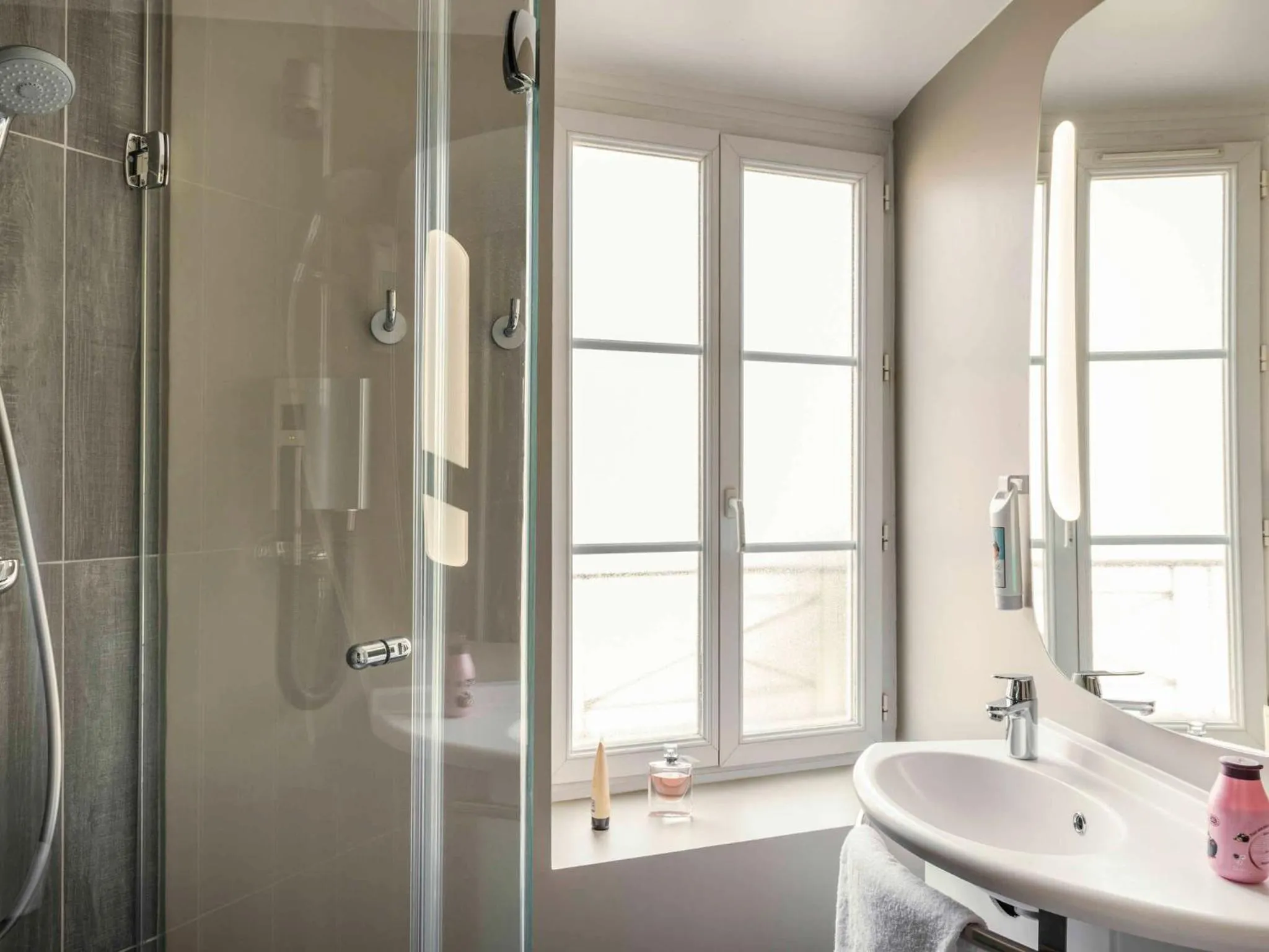 Bathroom in ibis Paris Avenue de la Republique