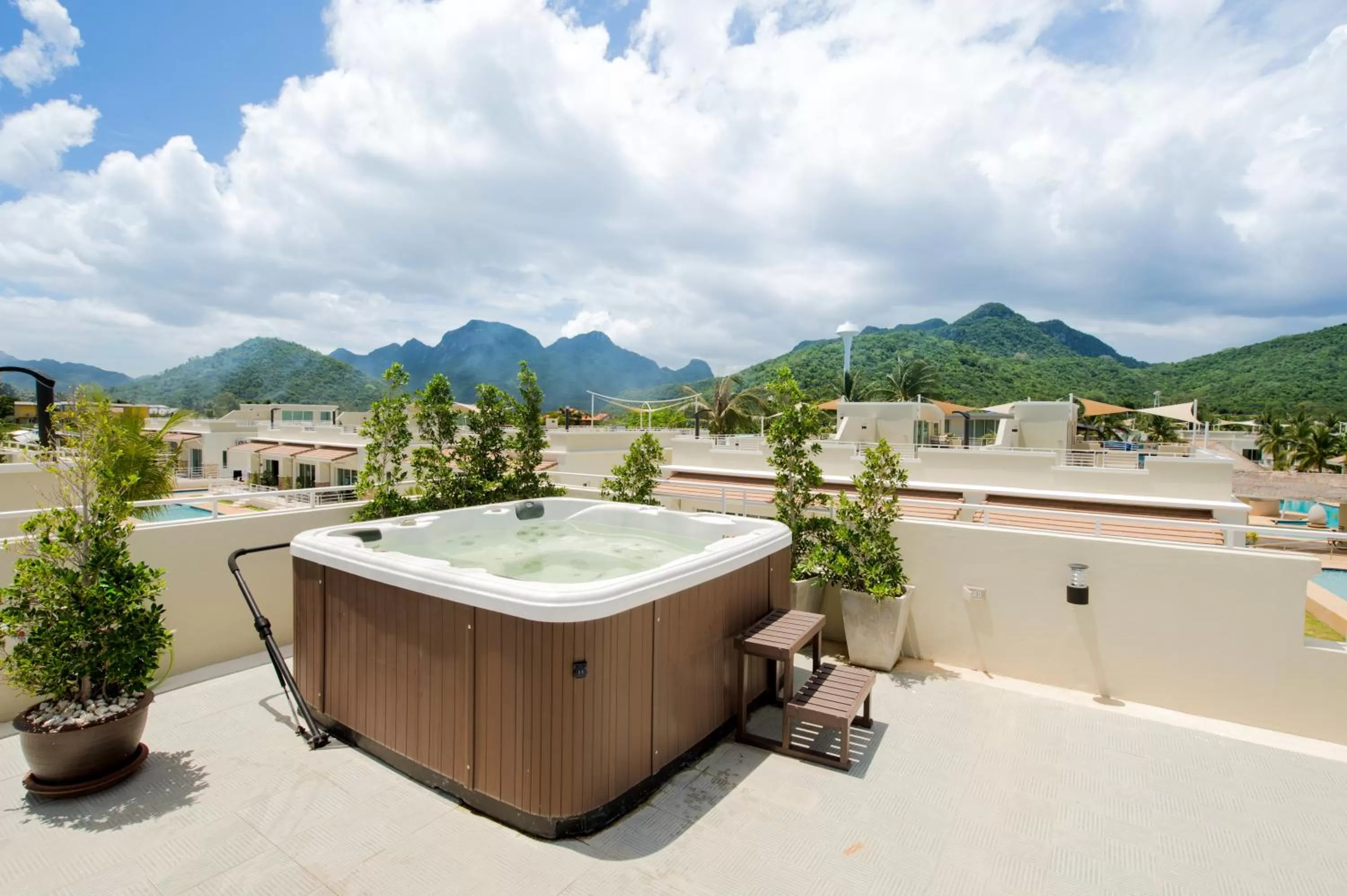 Day in Oriental Beach Pearl Resort