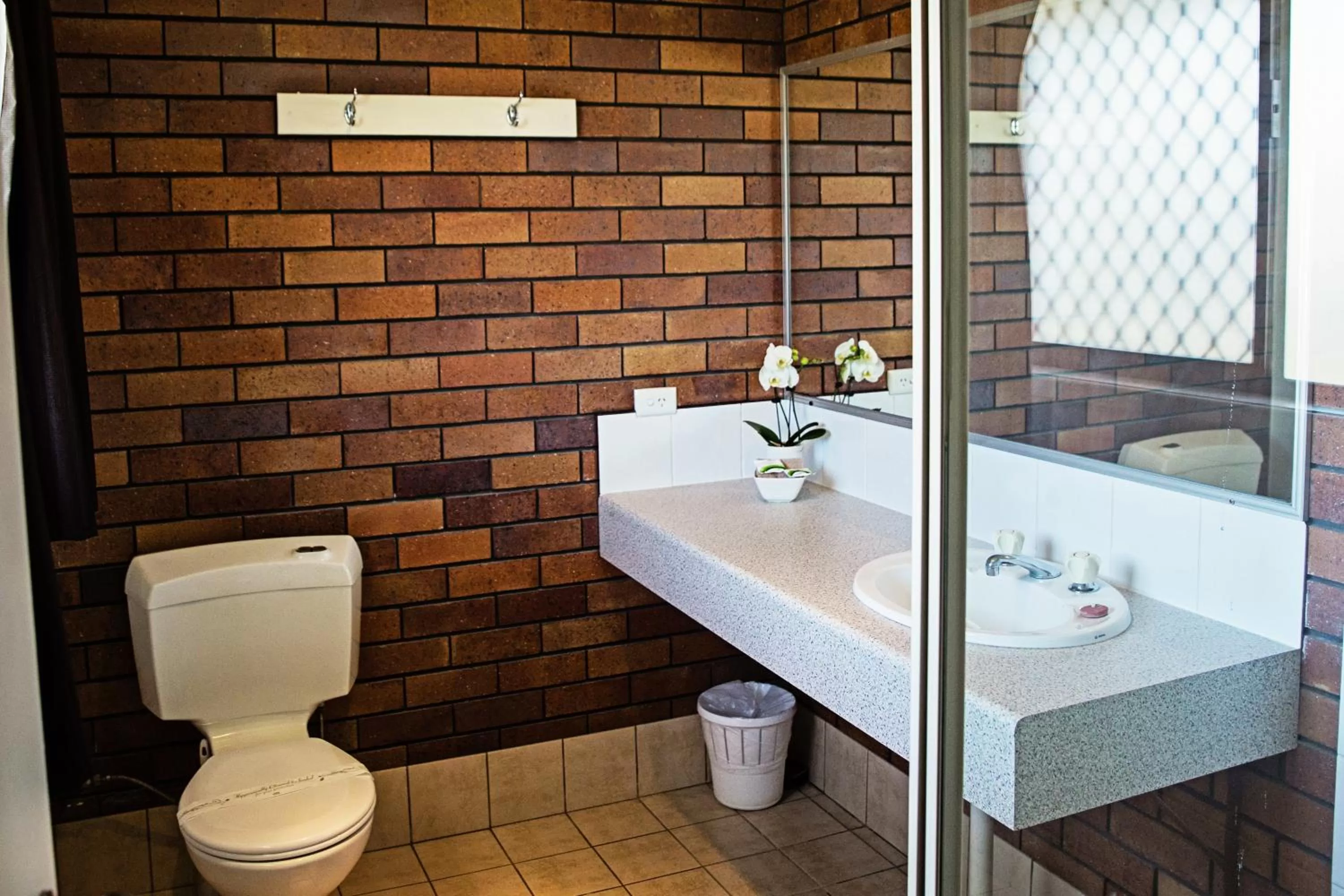 Standard Queen Room in The Gallery Motor Inn